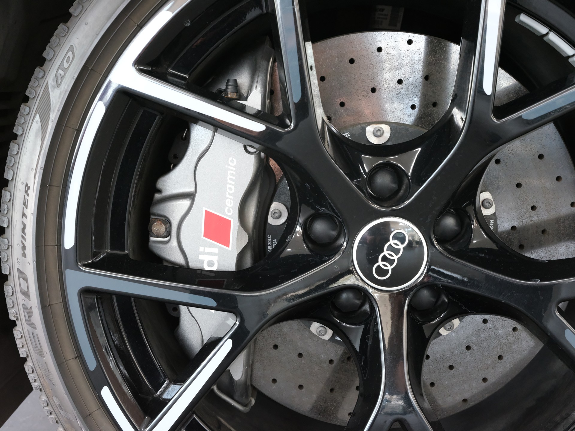 AUDI RS3 Limousine 2.5 TSI quattro S-tronic *RS-Performance* *360 Kamera* *Sitzheizung*-image-17
