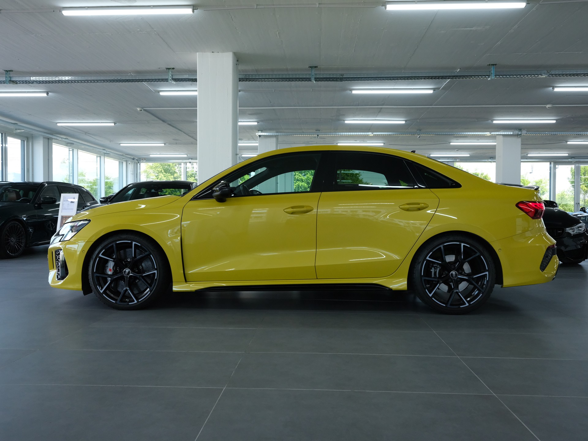 AUDI RS3 Limousine 2.5 TSI quattro S-tronic *RS-Performance* *360 Kamera* *Sitzheizung*-image-9