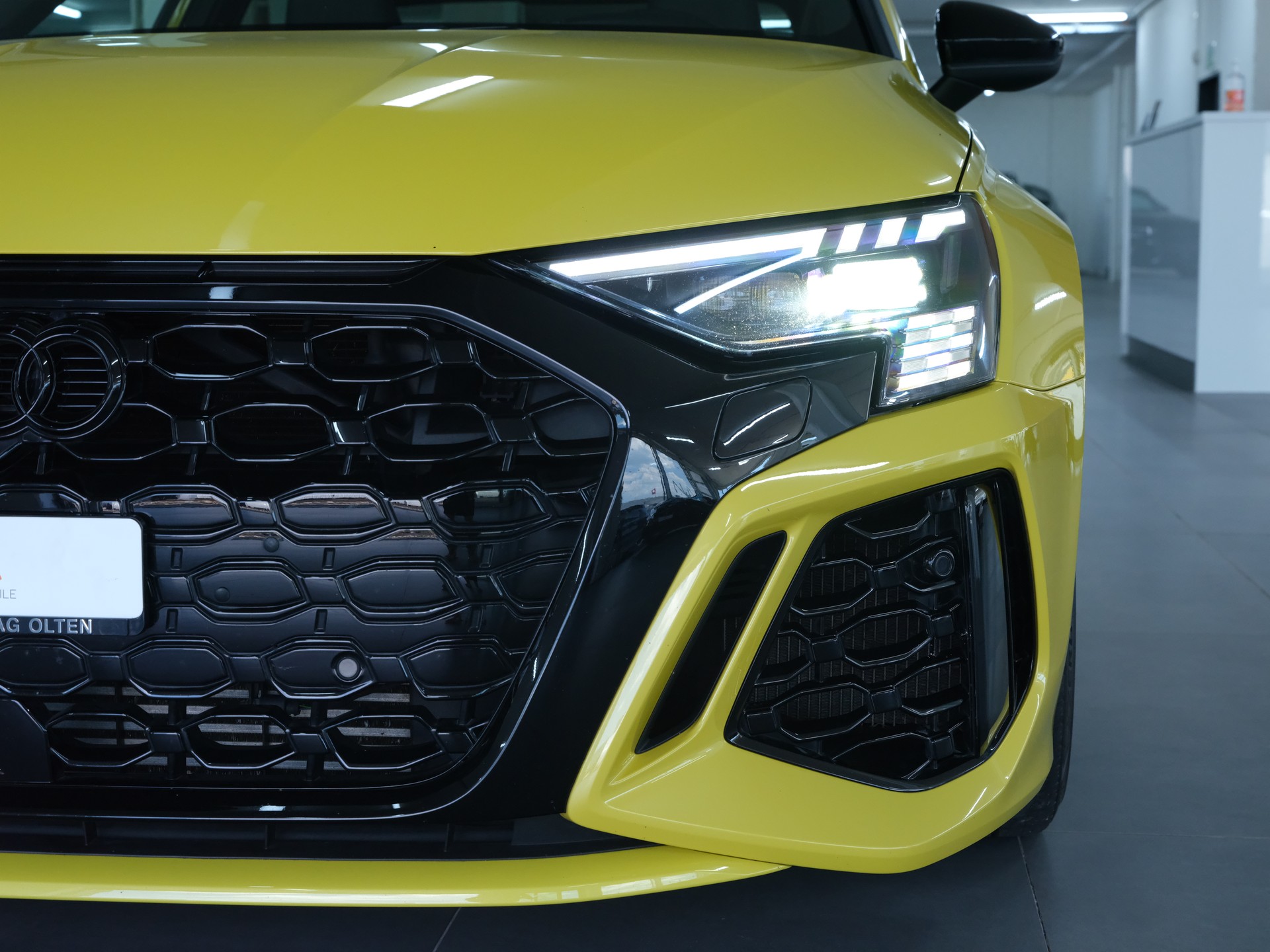 AUDI RS3 Limousine 2.5 TSI quattro S-tronic *RS-Performance* *360 Kamera* *Sitzheizung*-image-12