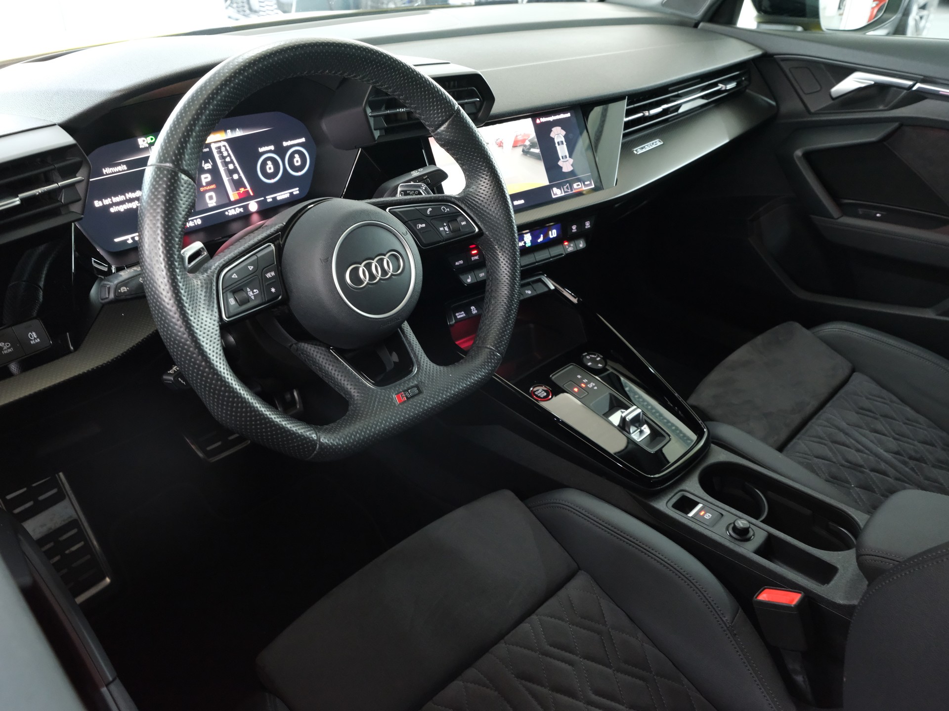 AUDI RS3 Limousine 2.5 TSI quattro S-tronic *RS-Performance* *360 Kamera* *Sitzheizung*-image-26