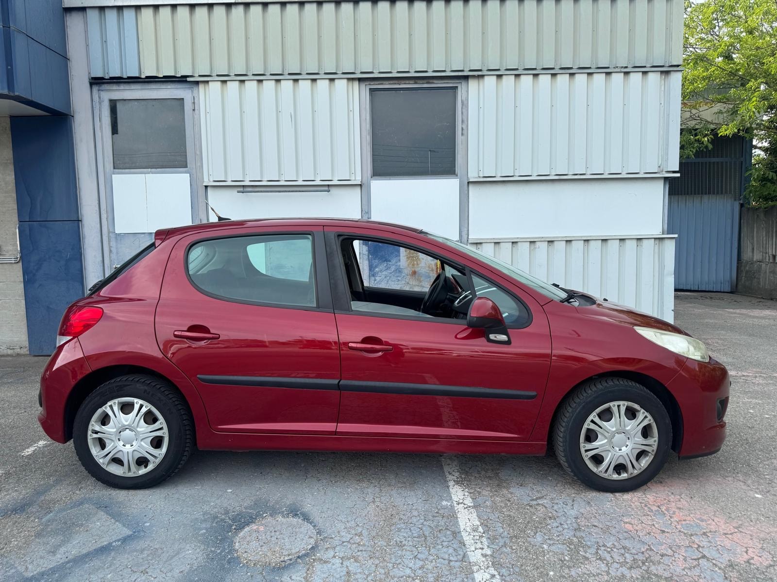 PEUGEOT 207 1.4 16V Trendy Clim-image-3