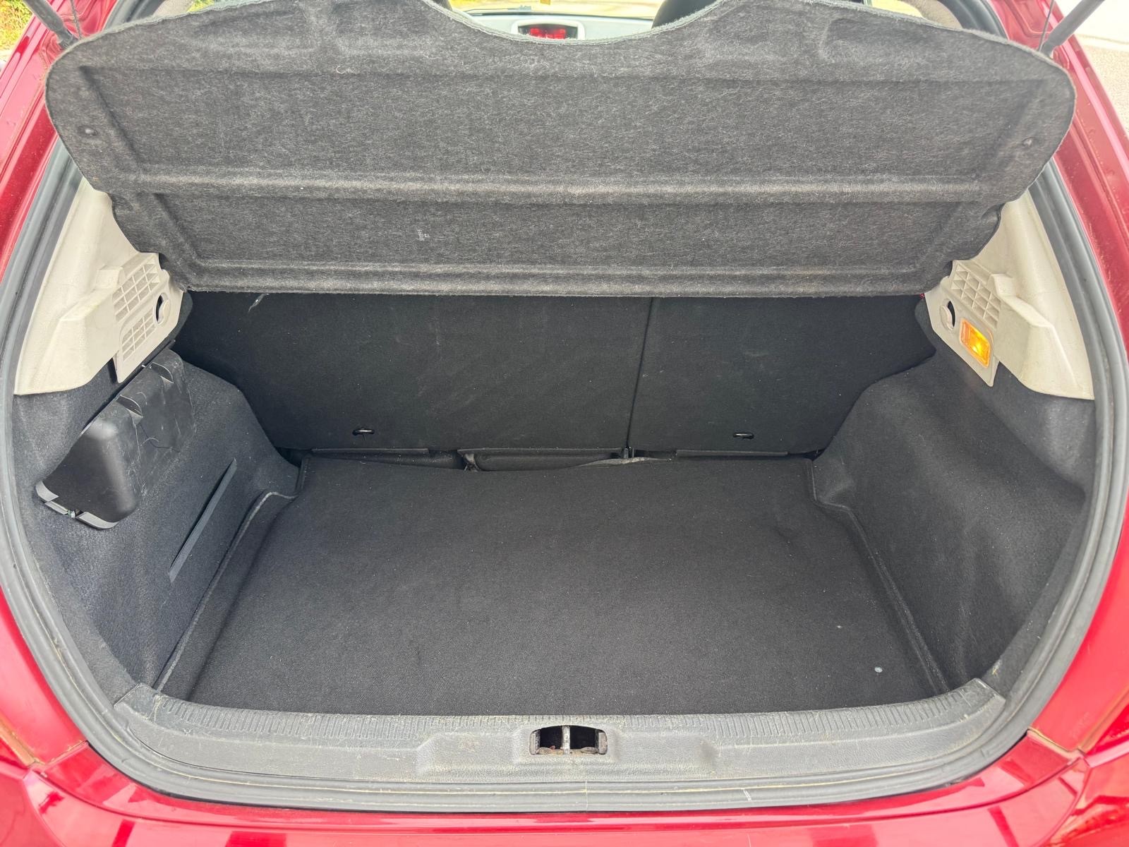PEUGEOT 207 1.4 16V Trendy Clim-image-6