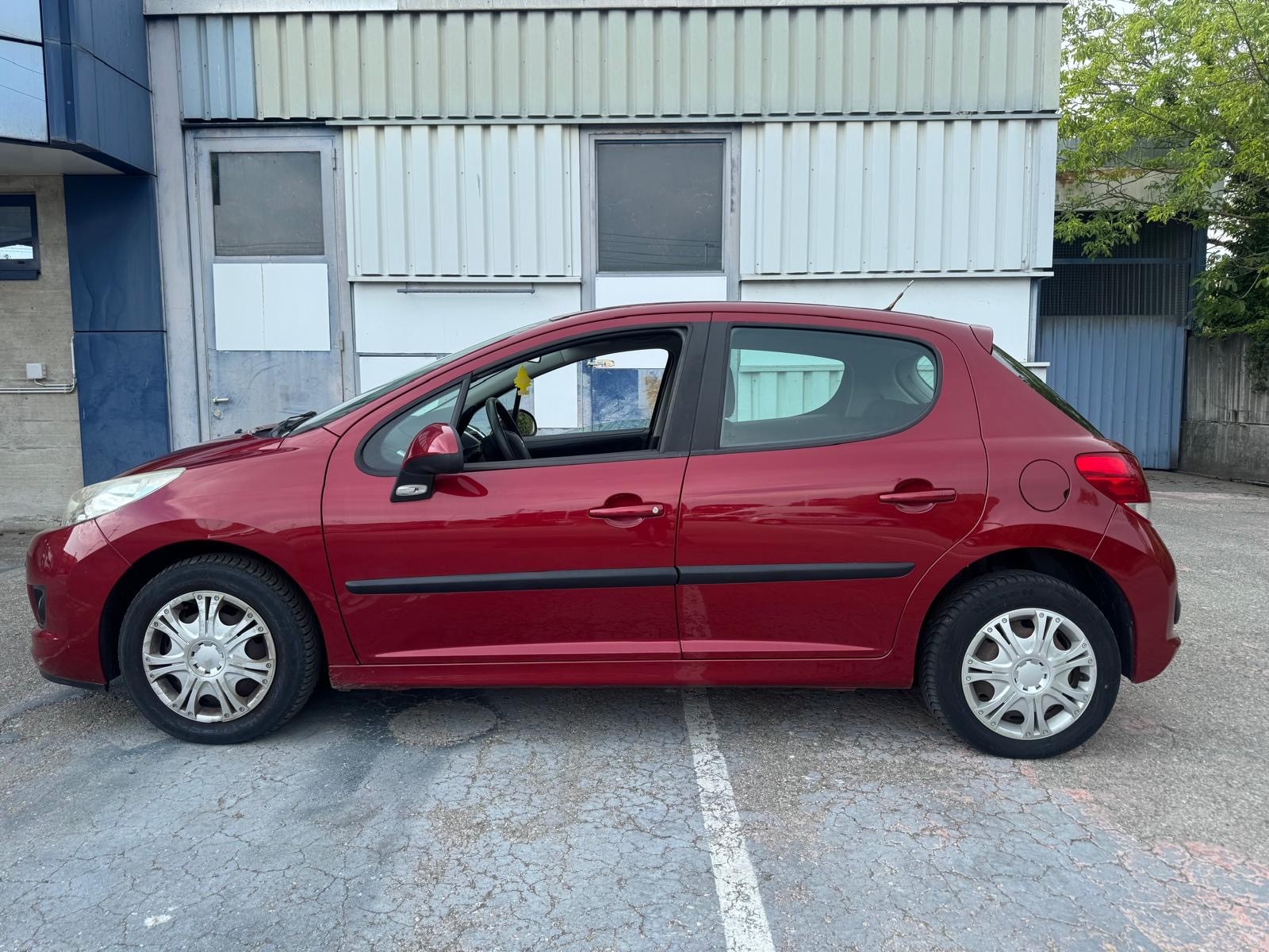 PEUGEOT 207 1.4 16V Trendy Clim-image-2