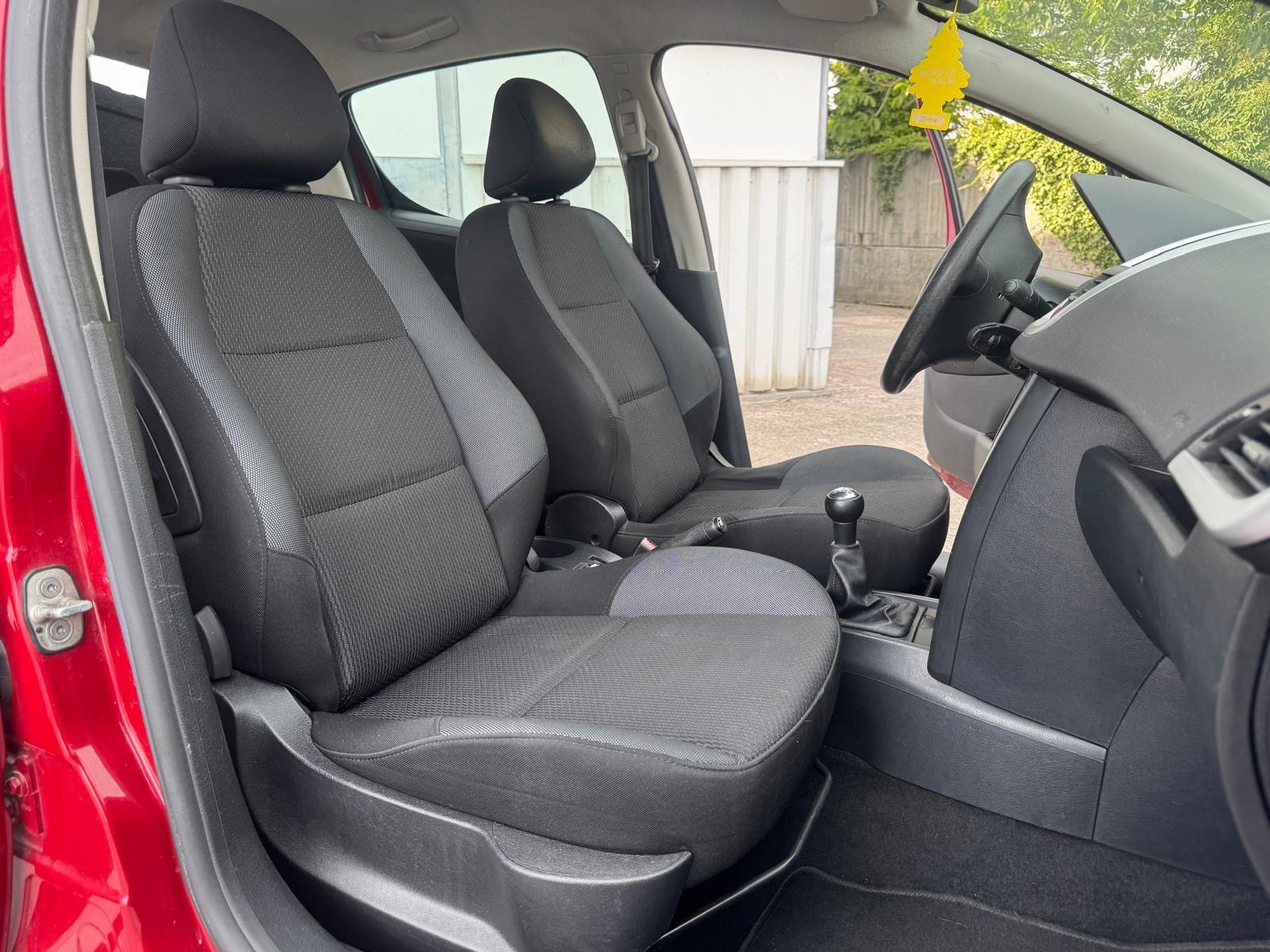 PEUGEOT 207 1.4 16V Trendy Clim-image-8