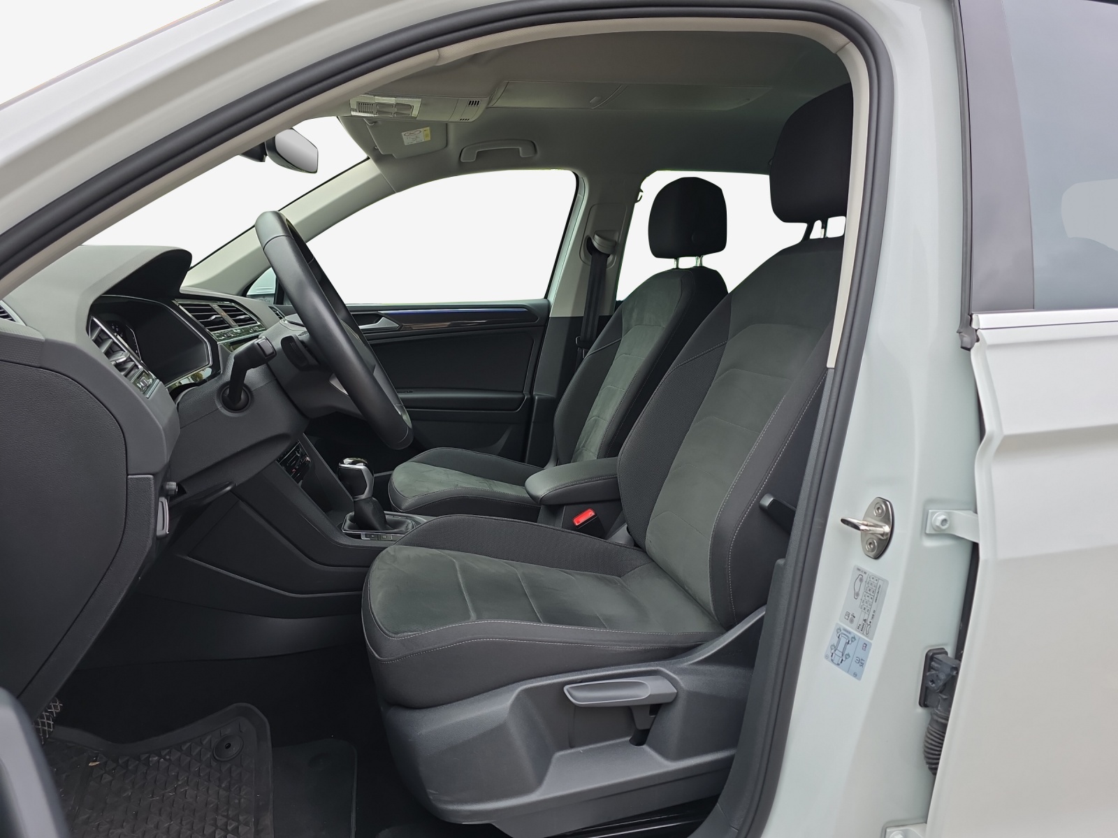 VW Tiguan 2.0 TDI SCR Elegance 4Motion DSG-image-7
