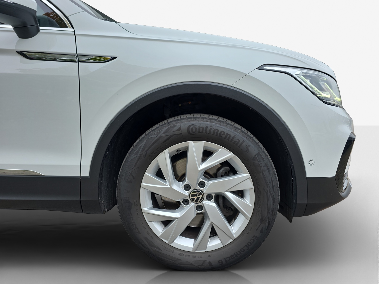 VW Tiguan 2.0 TDI SCR Elegance 4Motion DSG-image-14