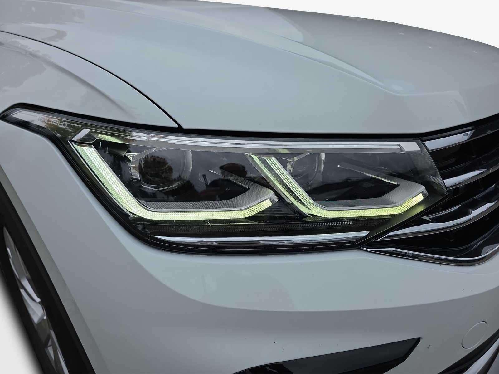 VW Tiguan 2.0 TDI SCR Elegance 4Motion DSG-image-15