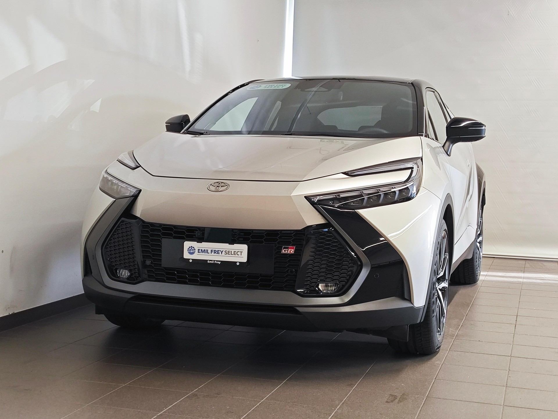 TOYOTA C-HR 2.0 HEV GR Sport Premiere 4x4 - Ruote invernali & Servizi inclusi-image-0