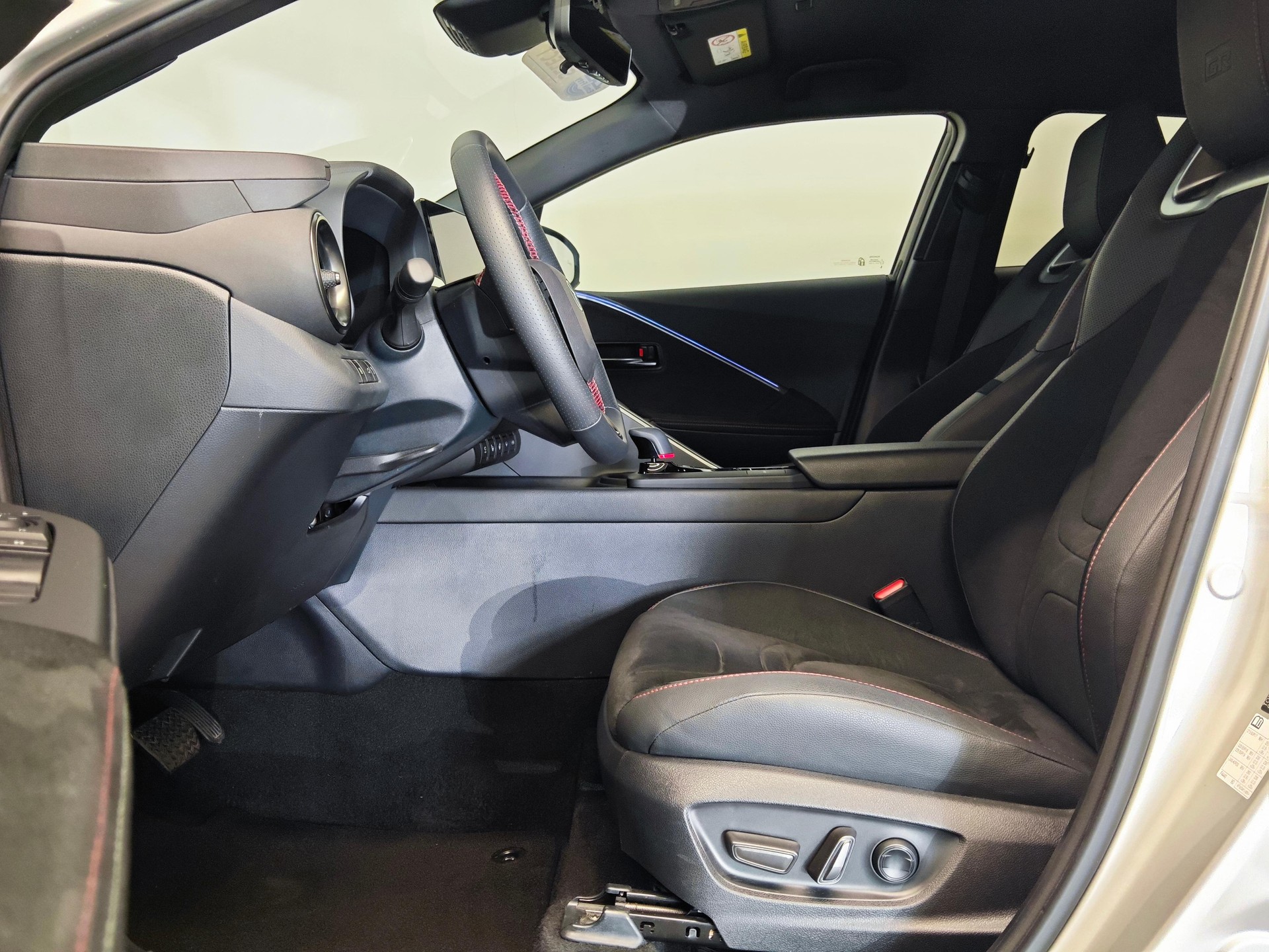 TOYOTA C-HR 2.0 HEV GR Sport Premiere 4x4 - Ruote invernali & Servizi inclusi-image-4