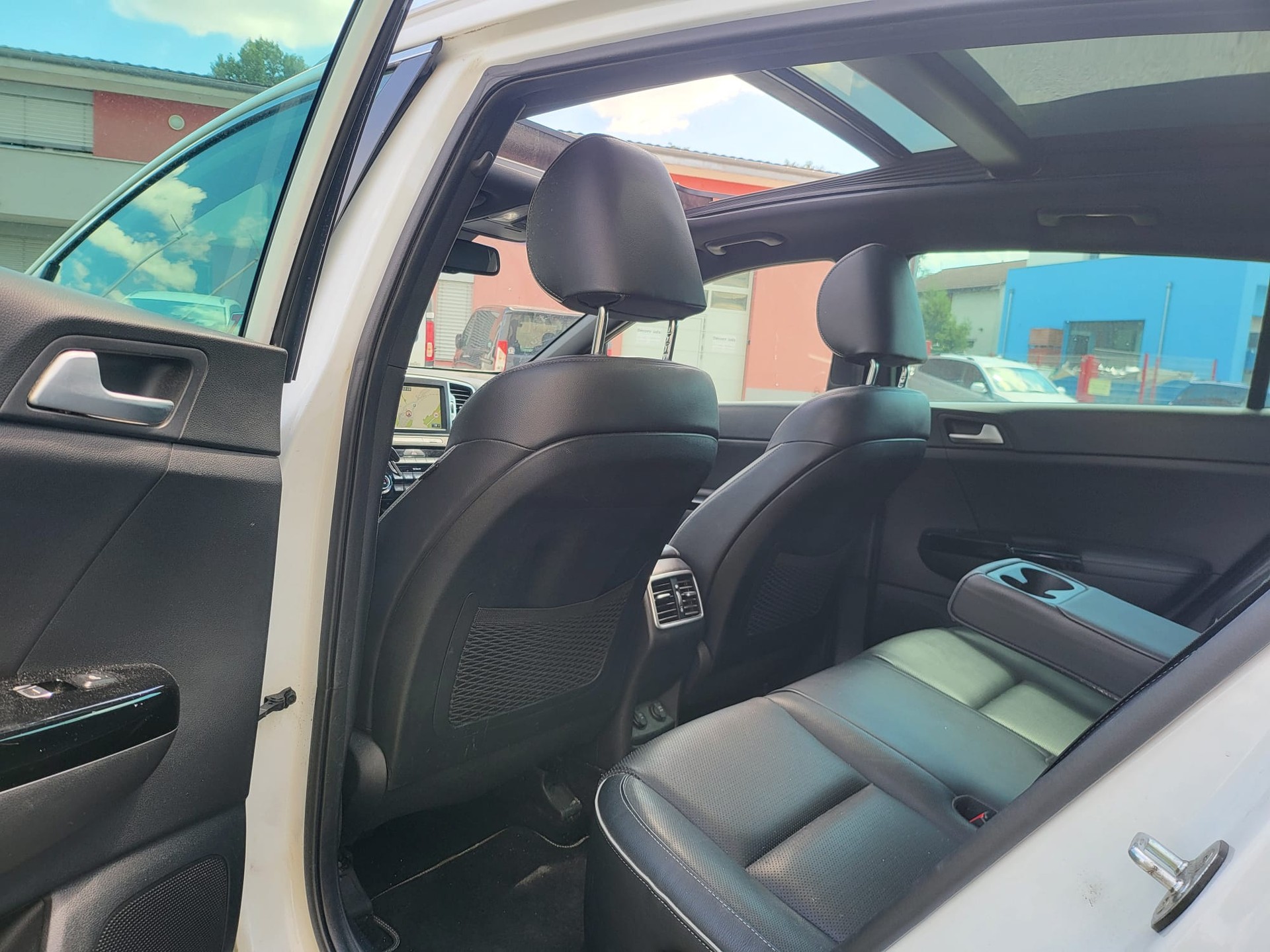KIA Sportage 2.0CRDi Style GT Line 4WD Automat-image-6