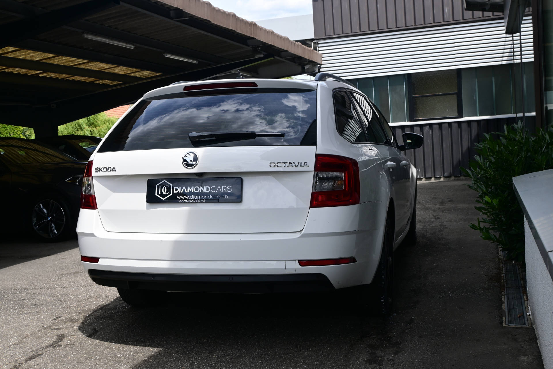 SKODA Octavia Combi 1.6 TDI 115 Ambition DSG-image-5