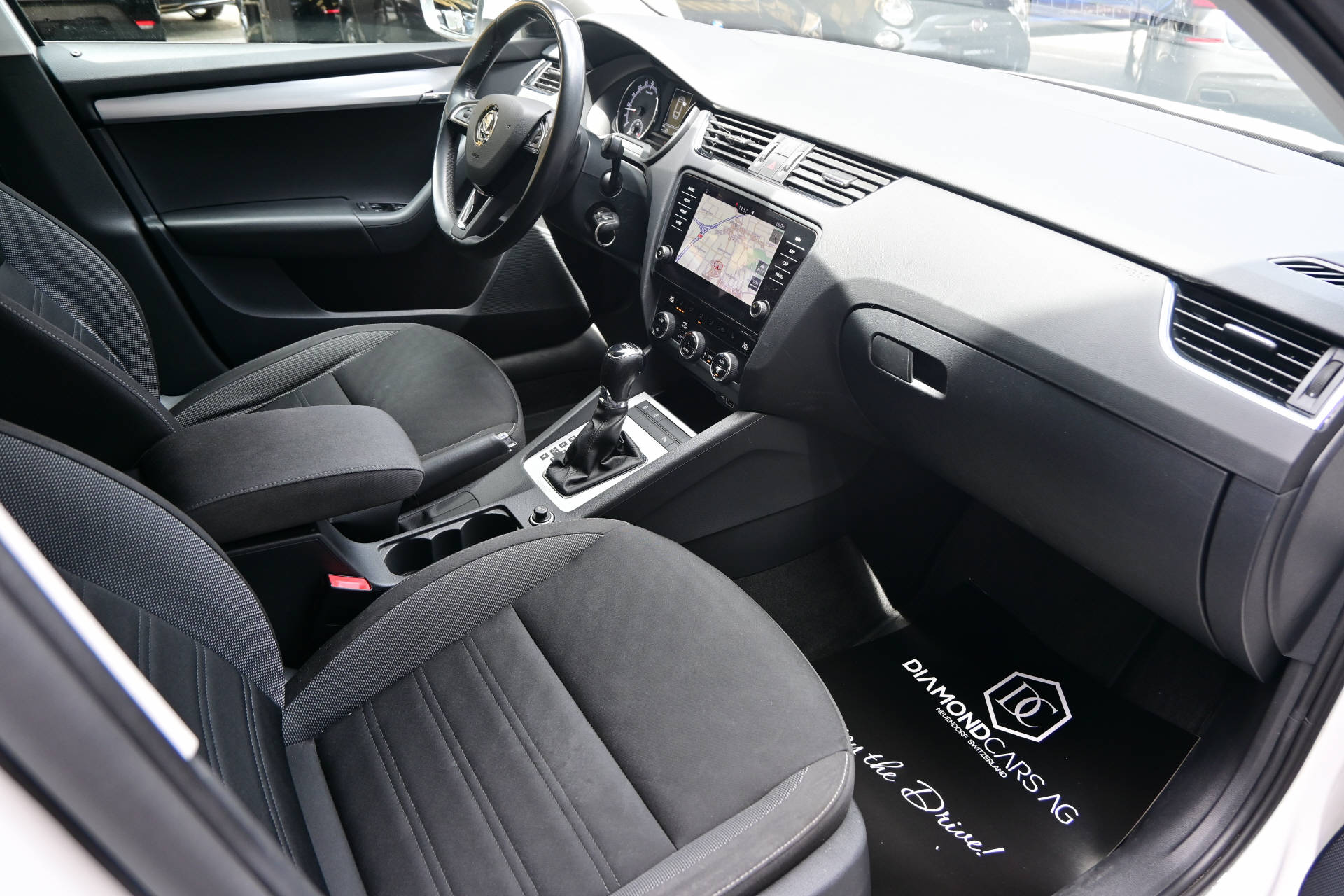 SKODA Octavia Combi 1.6 TDI 115 Ambition DSG-image-8