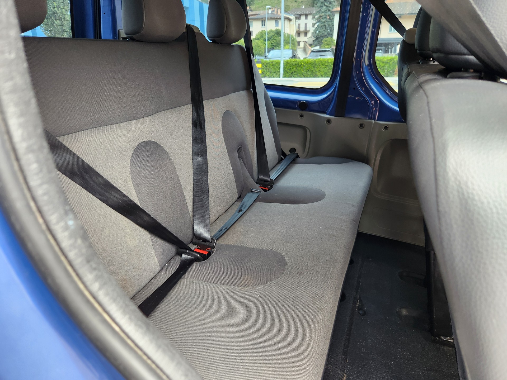 RENAULT TRAFIC-image-12