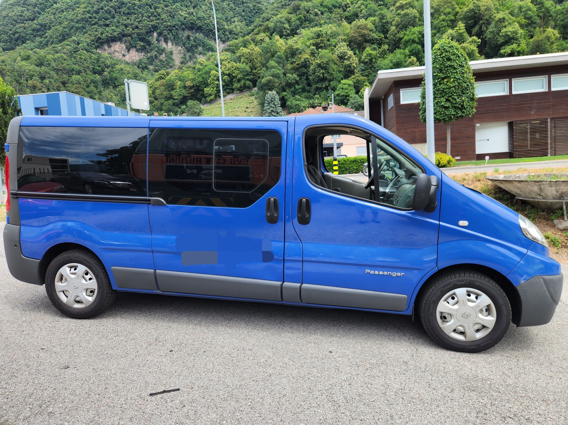RENAULT TRAFIC-image-3