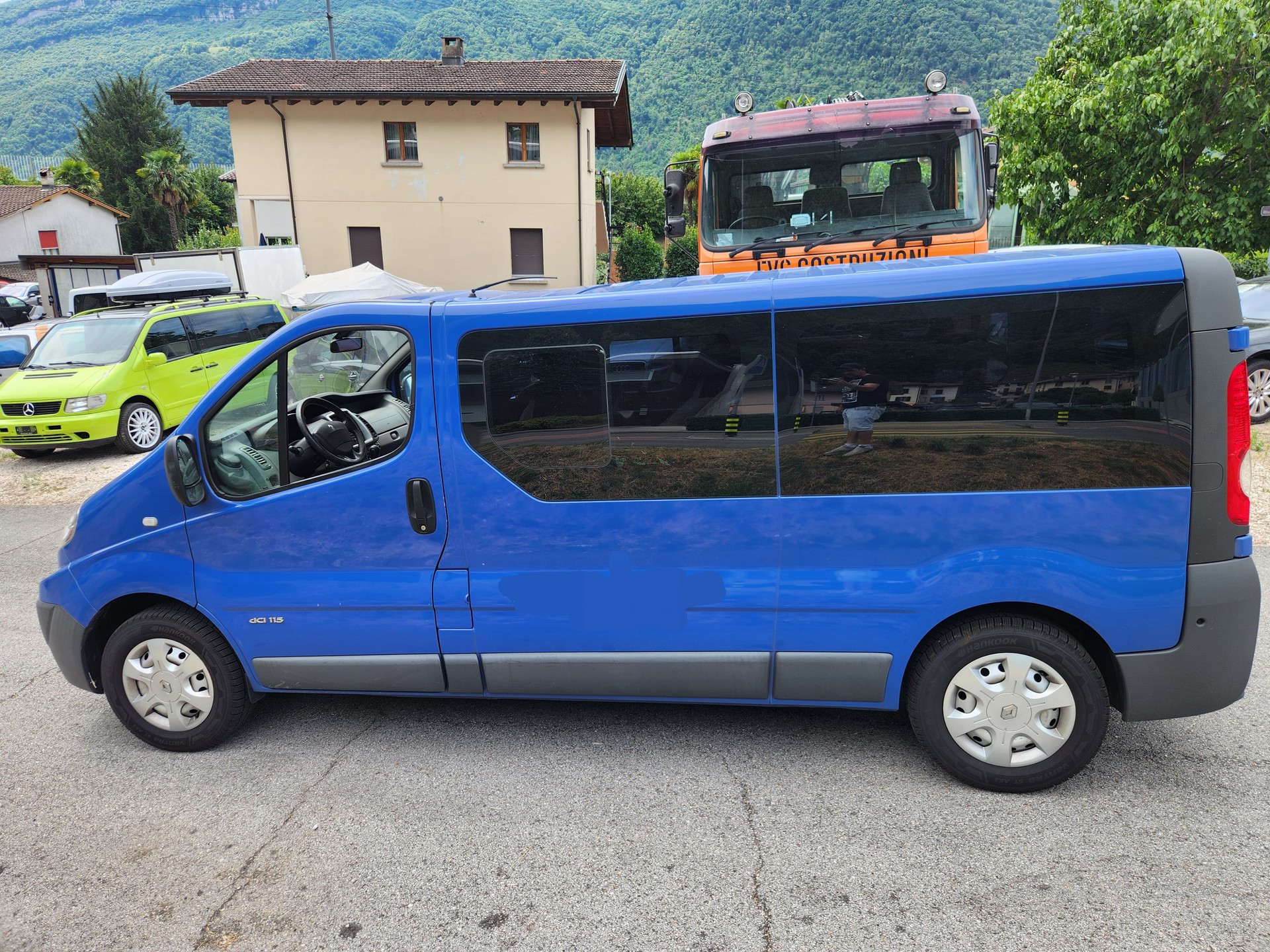RENAULT TRAFIC-image-4