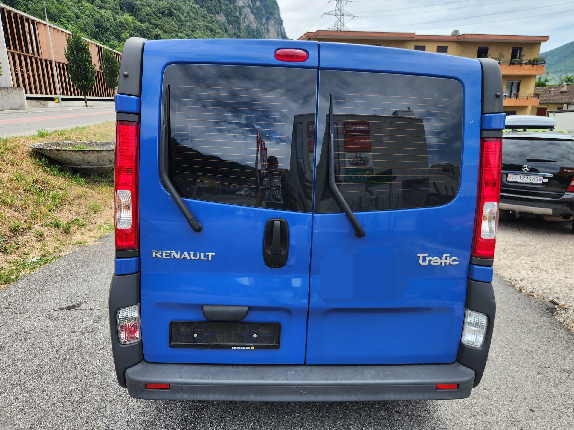 RENAULT TRAFIC-image-6