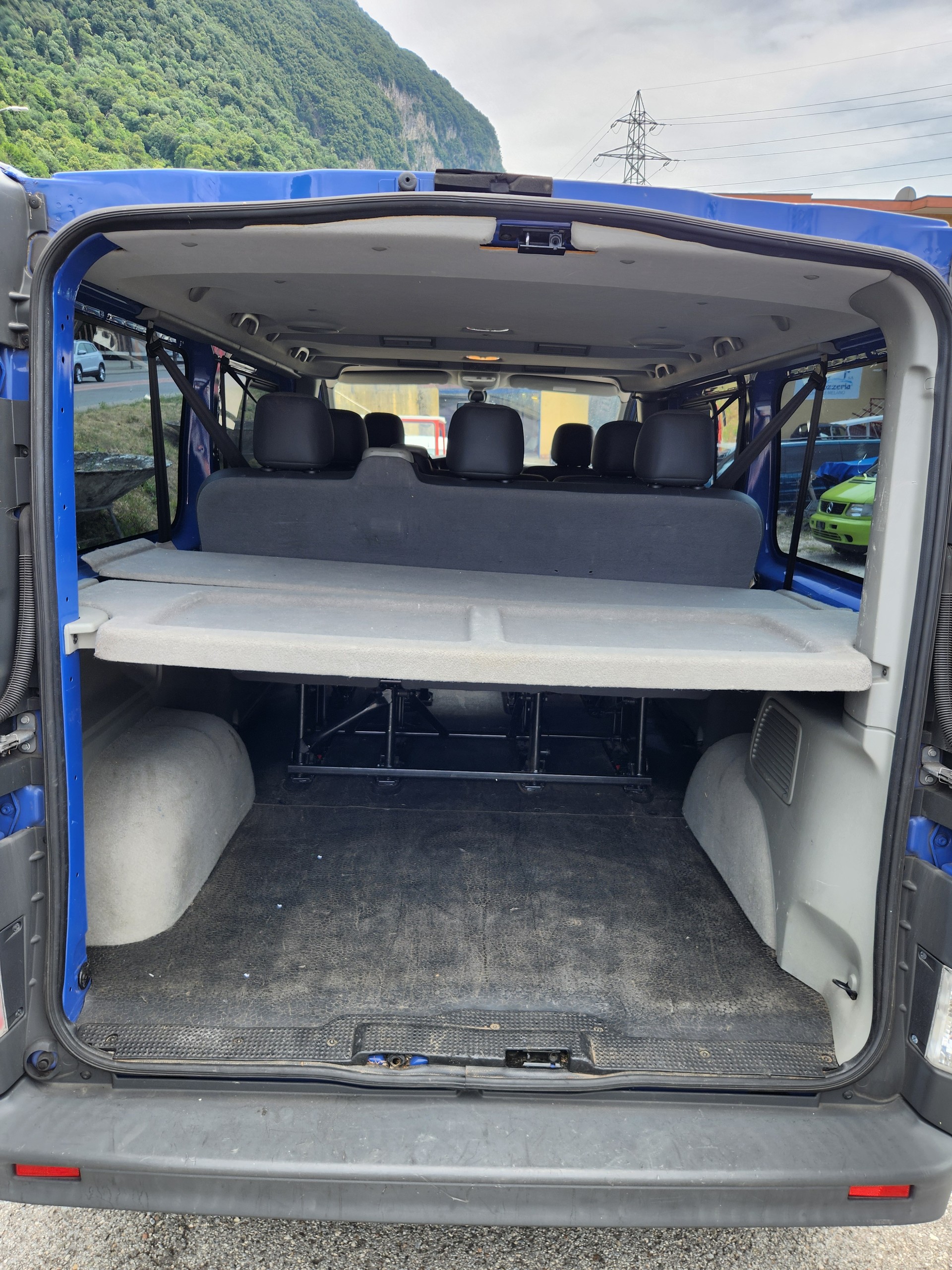 RENAULT TRAFIC-image-13