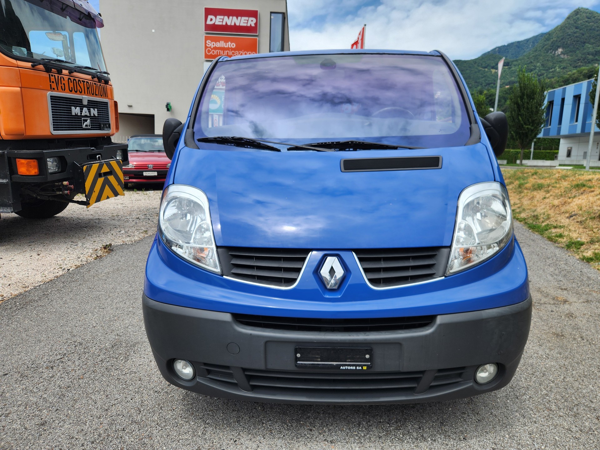 RENAULT TRAFIC-image-1