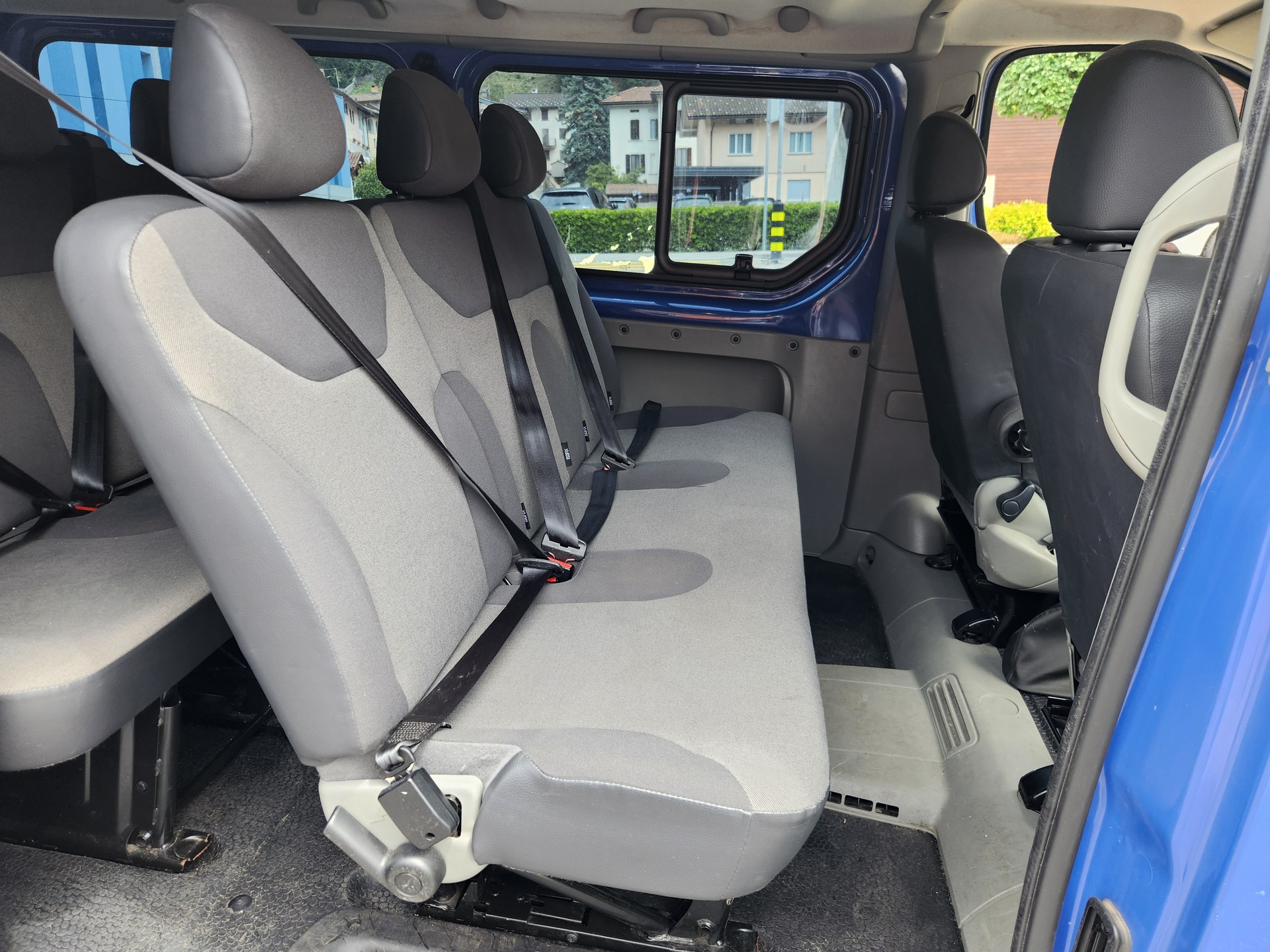 RENAULT TRAFIC-image-11