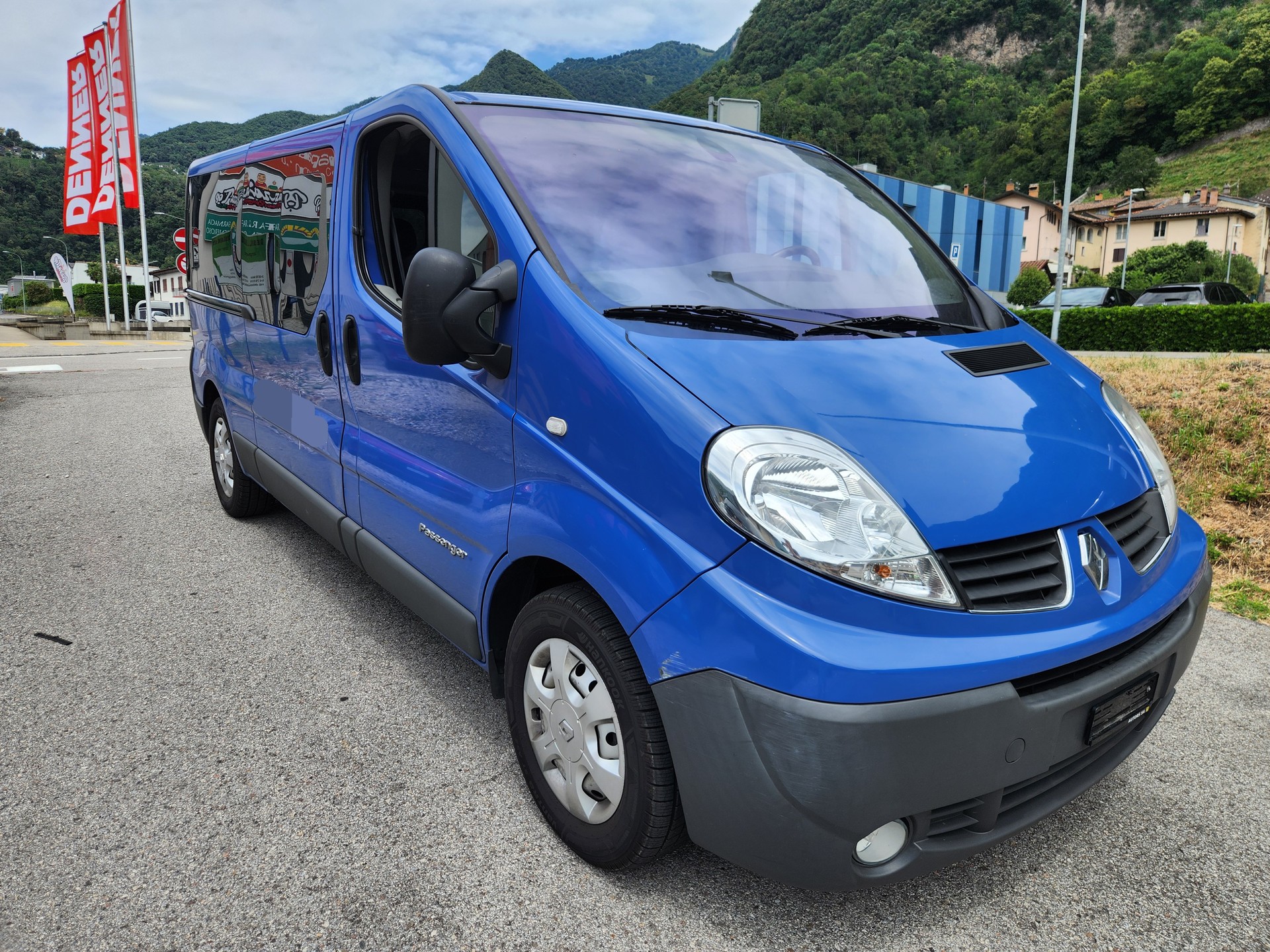 RENAULT TRAFIC-image-2