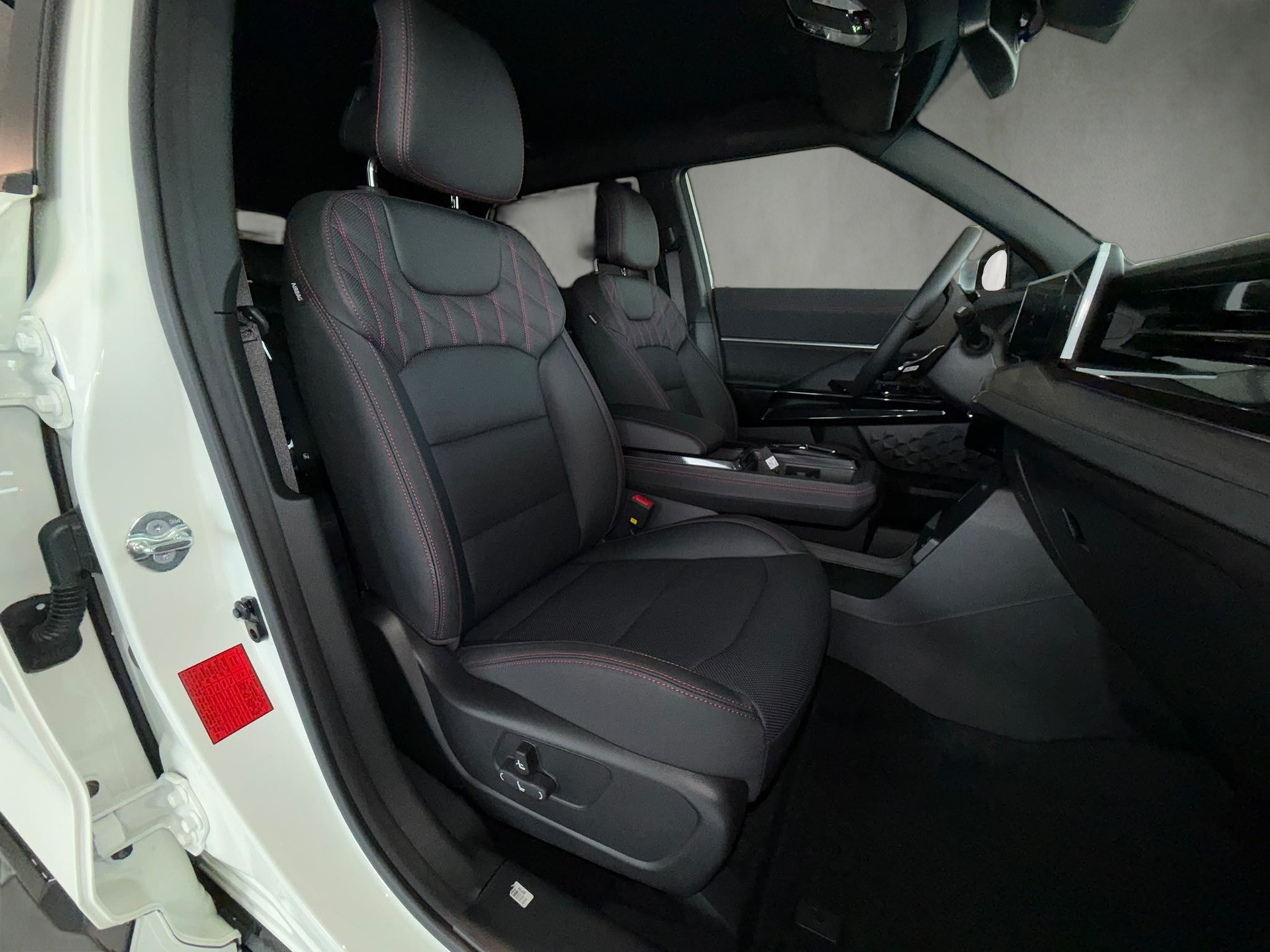 KGM-SsangYong Actyon 1.5 T GDI Hybrid Titanium Automat-image-9