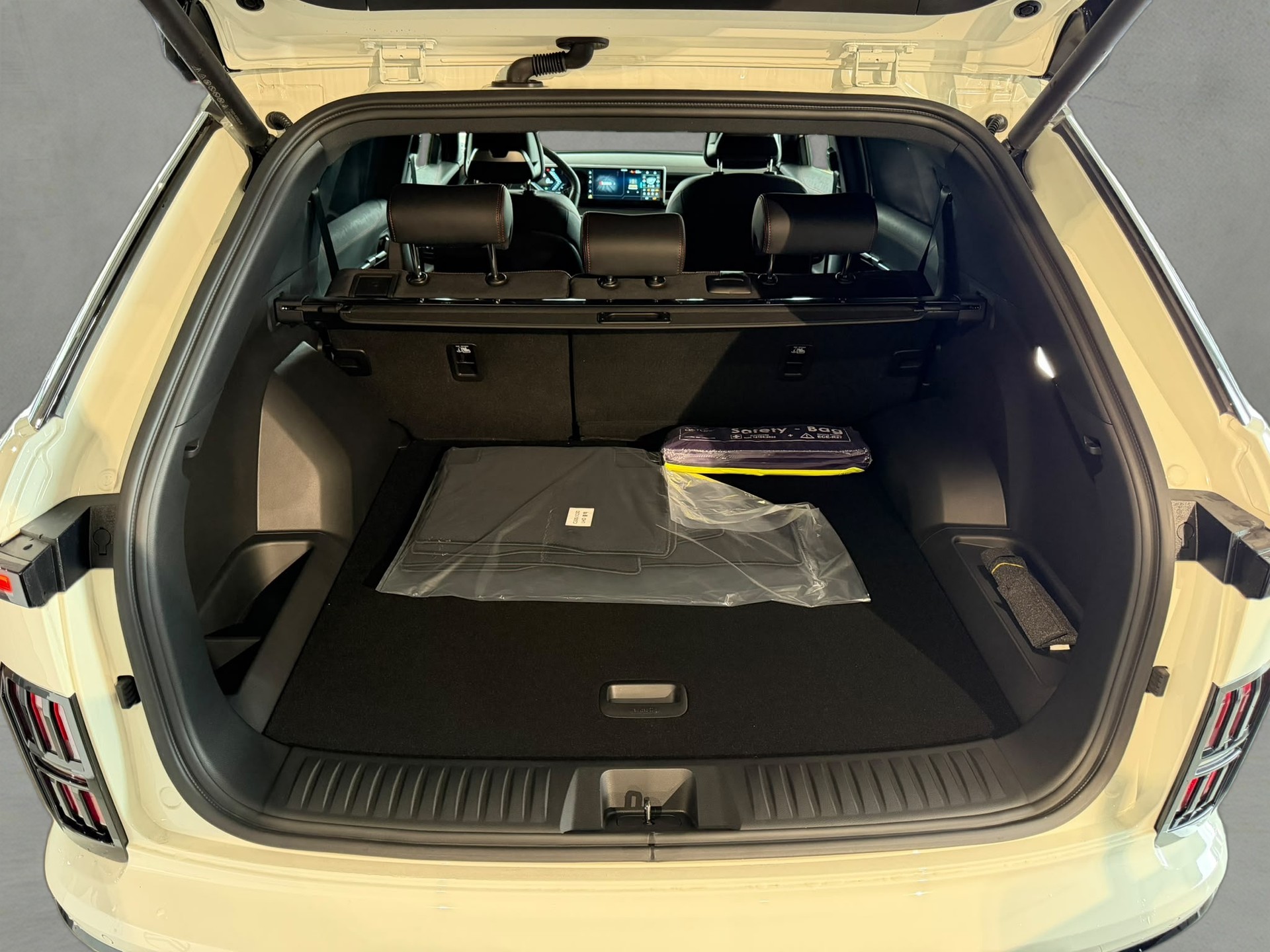 KGM-SsangYong Actyon 1.5 T GDI Hybrid Titanium Automat-image-3