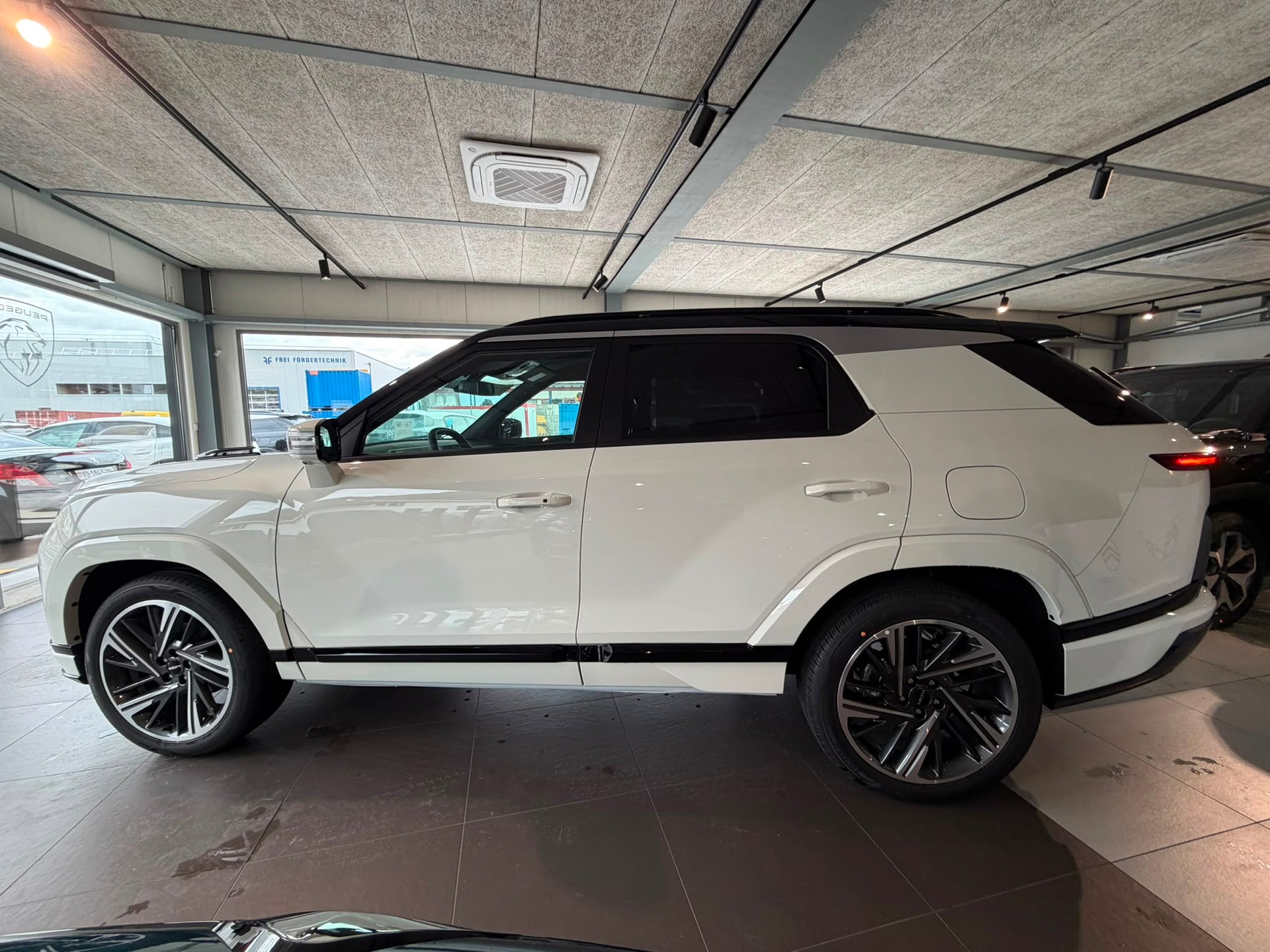 KGM-SsangYong Actyon 1.5 T GDI Hybrid Titanium Automat-image-1