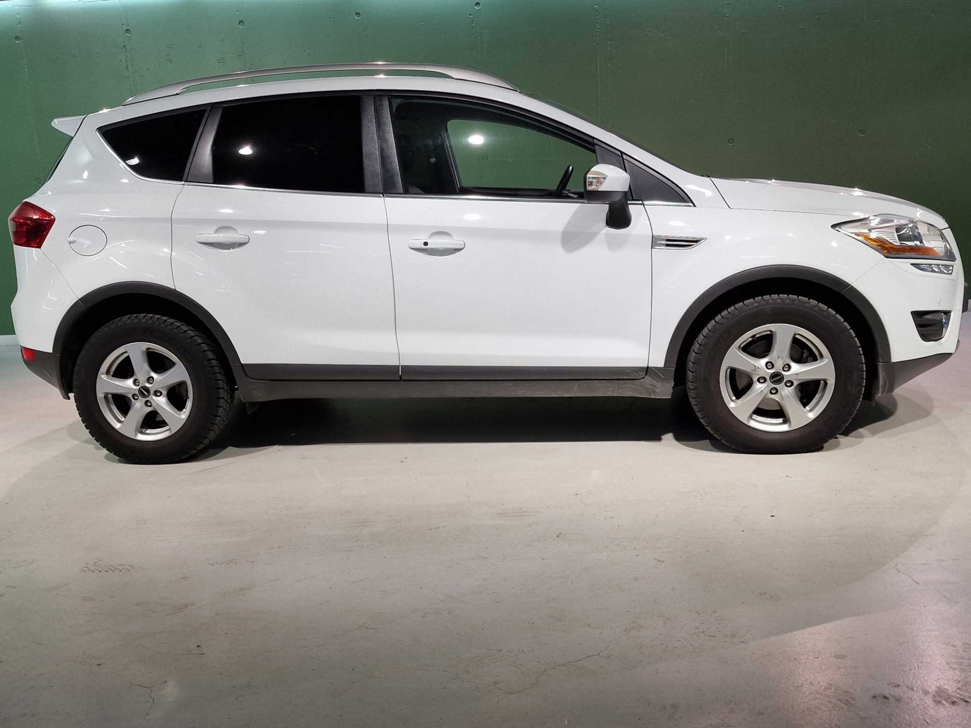 FORD Kuga 2.5 Turbo Titanium 4WD Automatic-image-3