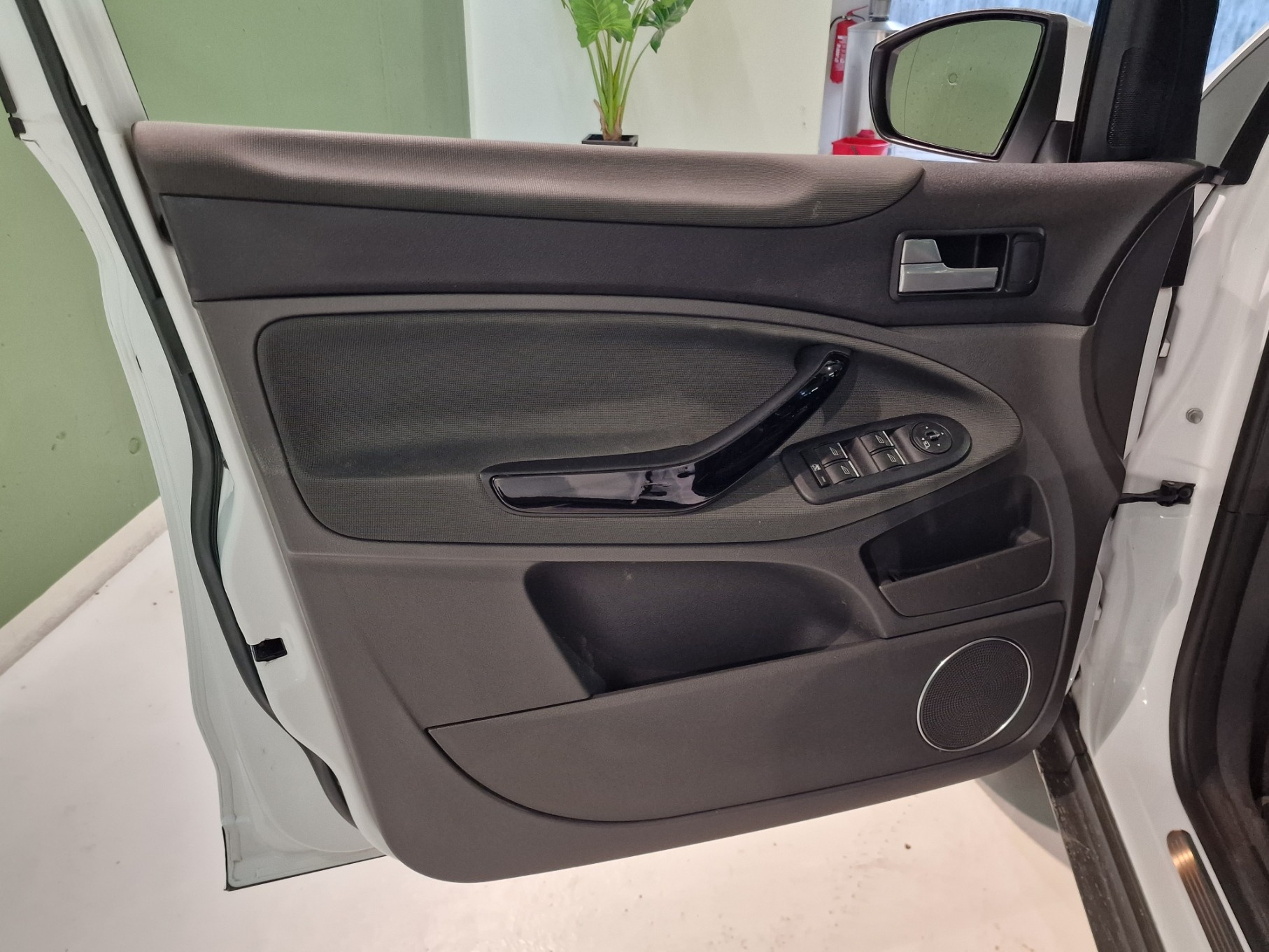 FORD Kuga 2.5 Turbo Titanium 4WD Automatic-image-6