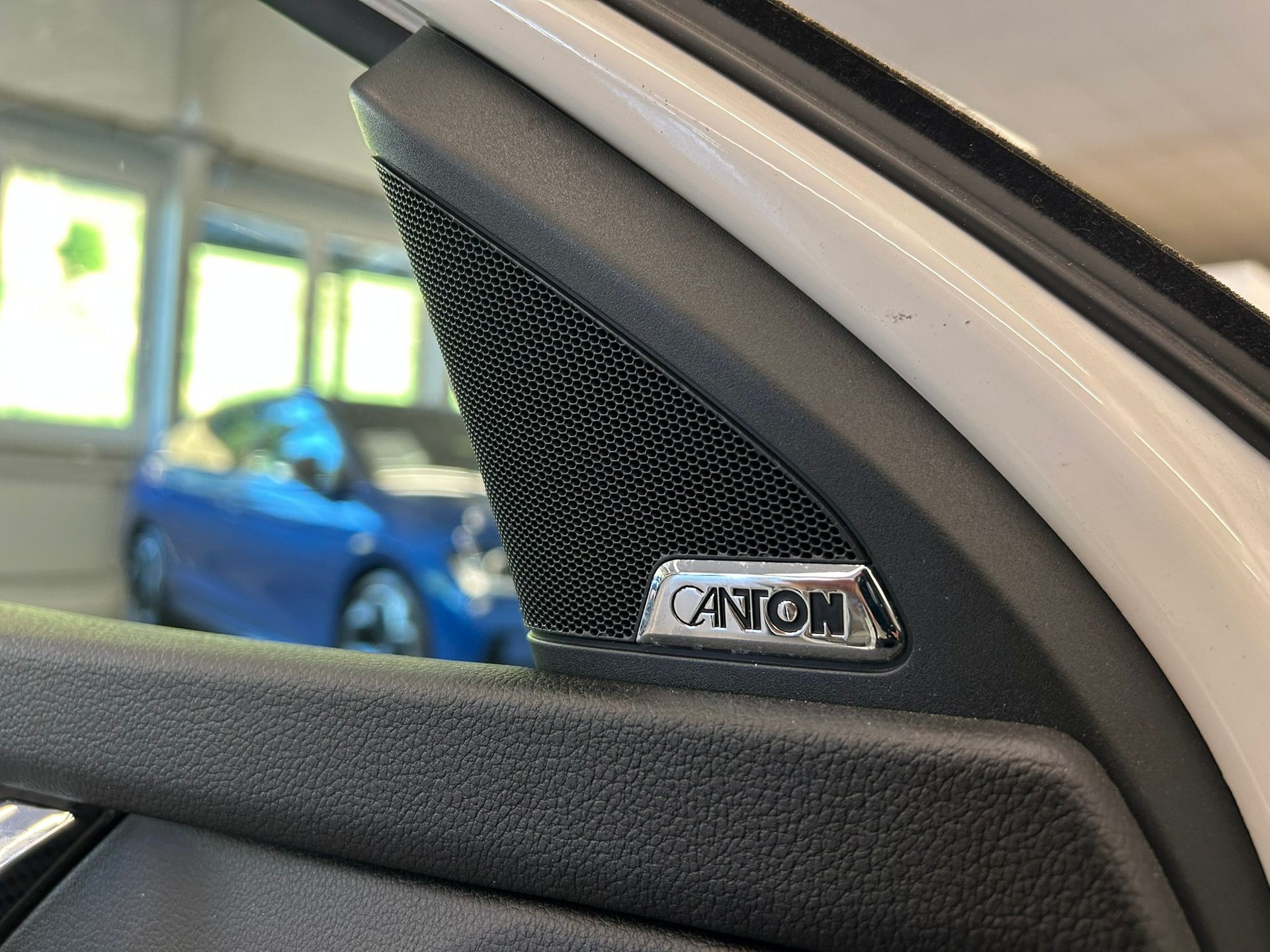 SKODA Octavia Combi 2.0 TSI RS DSG-image-22