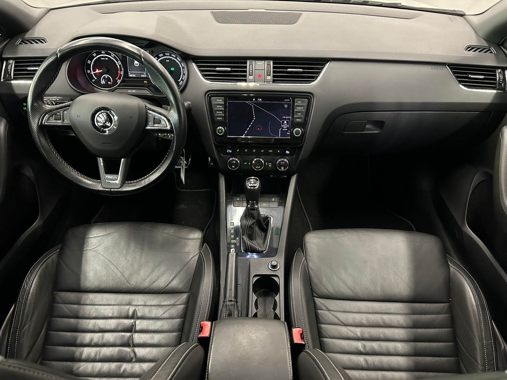 SKODA Octavia Combi 2.0 TSI RS DSG-image-15