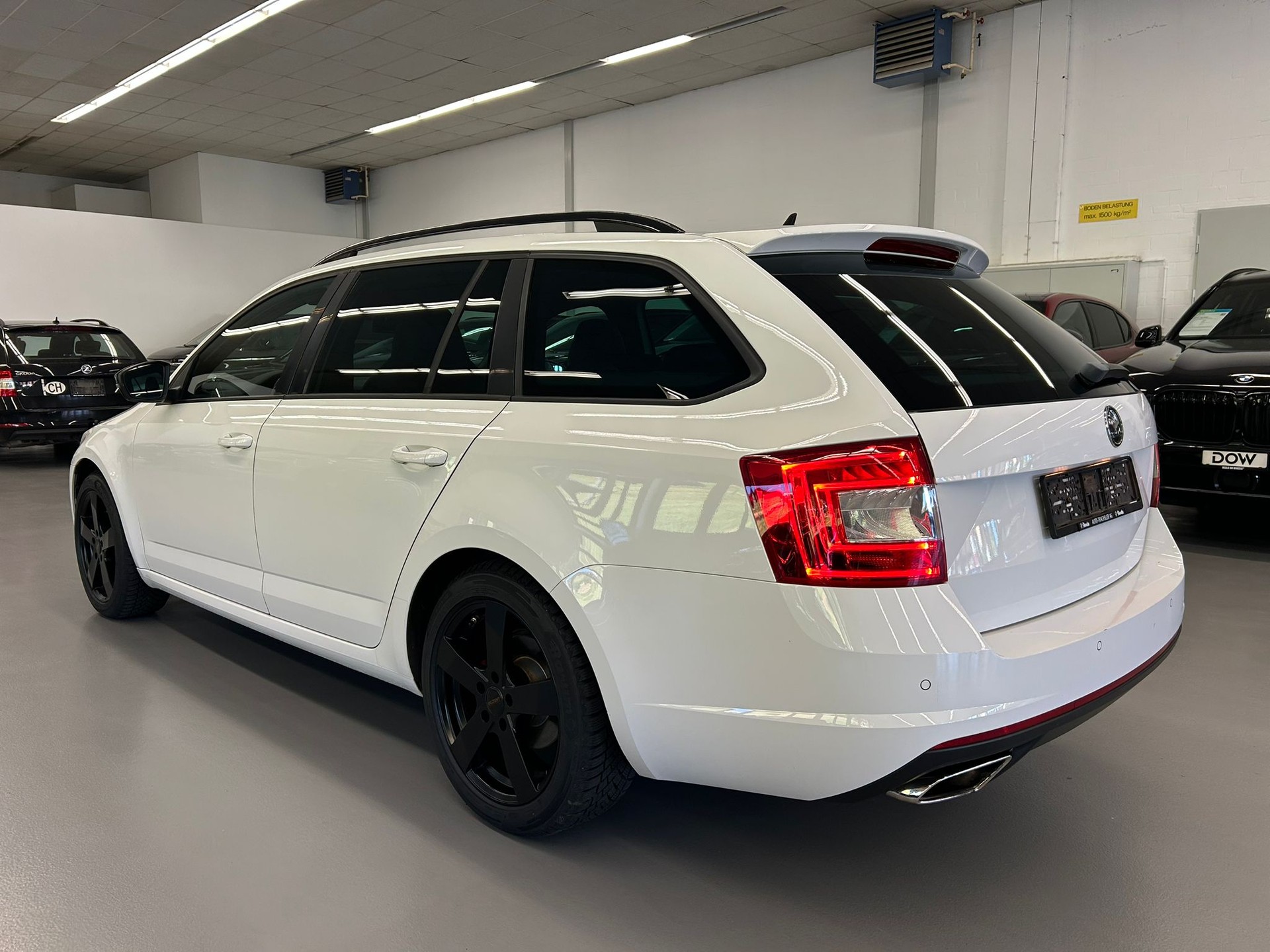 SKODA Octavia Combi 2.0 TSI RS DSG-image-4
