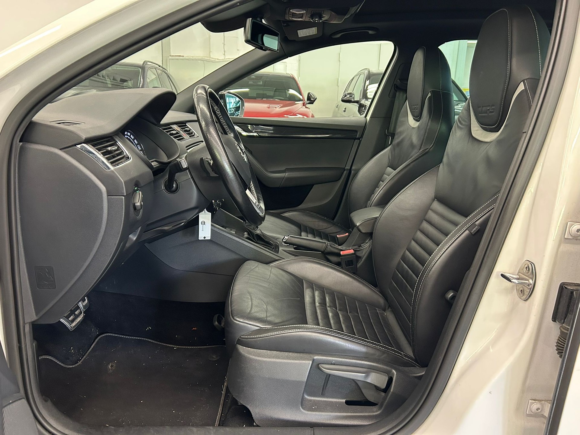 SKODA Octavia Combi 2.0 TSI RS DSG-image-16