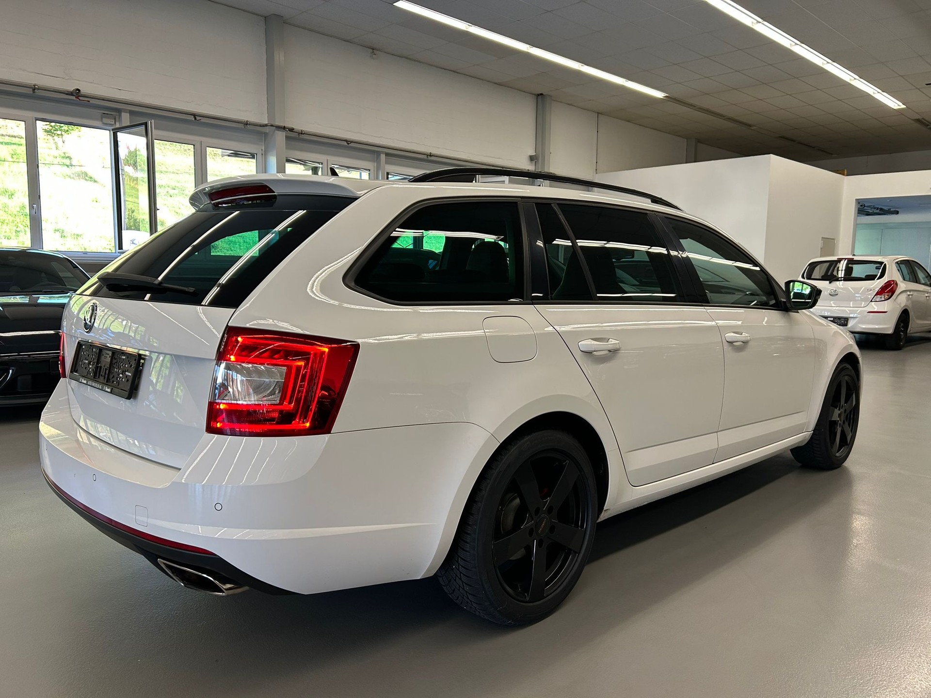 SKODA Octavia Combi 2.0 TSI RS DSG-image-3