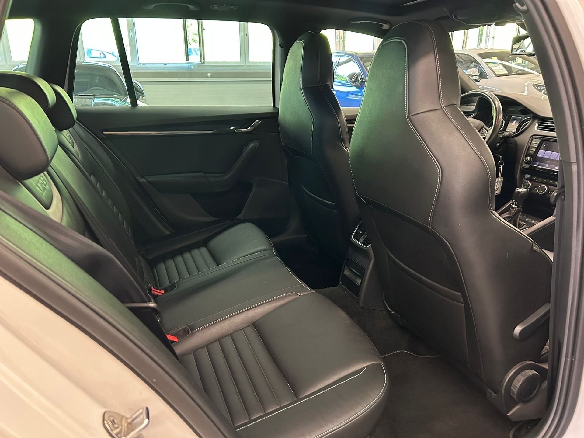 SKODA Octavia Combi 2.0 TSI RS DSG-image-21