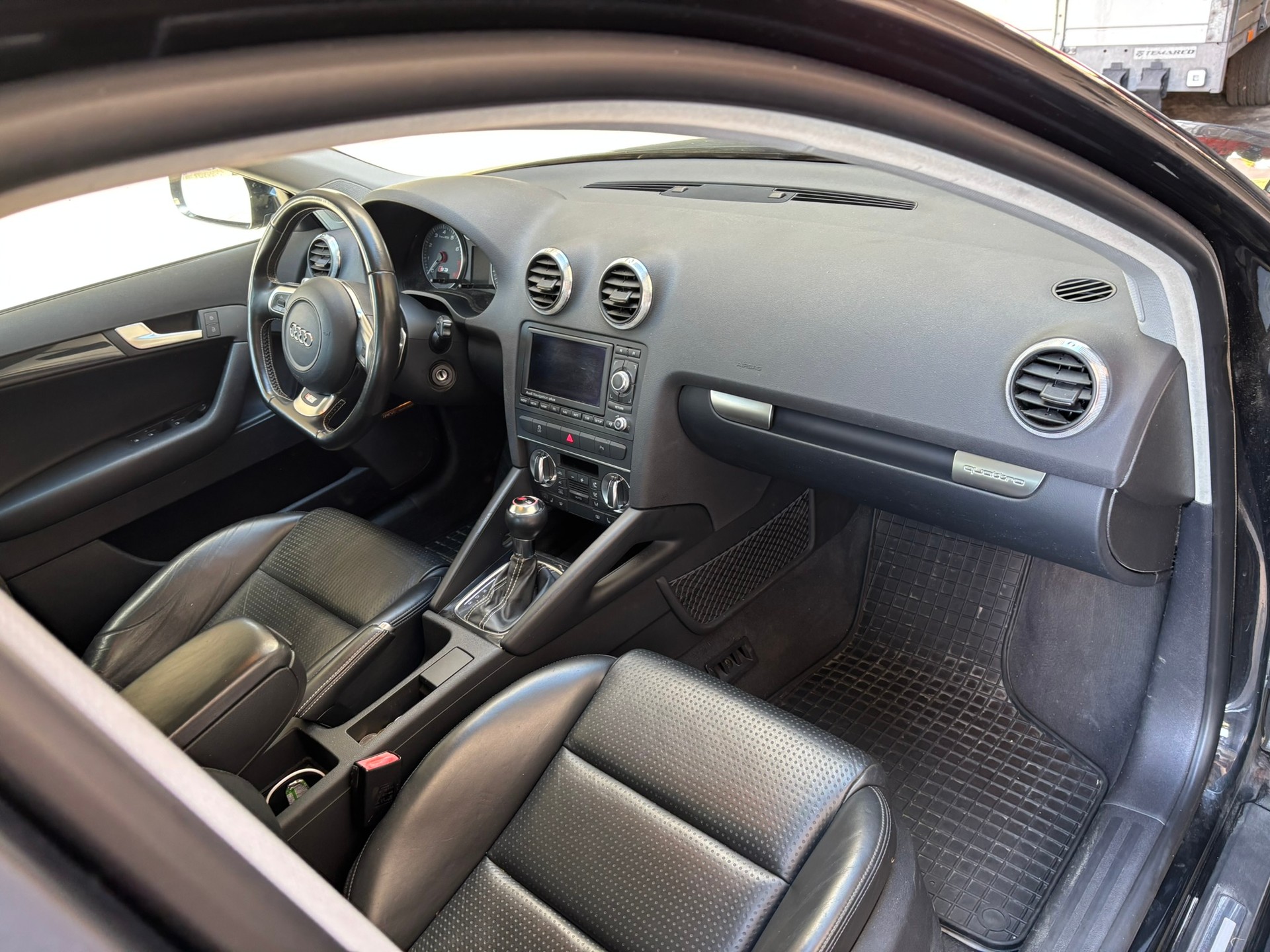 AUDI 2.0 T FSI quattro S-Tronic-image-4