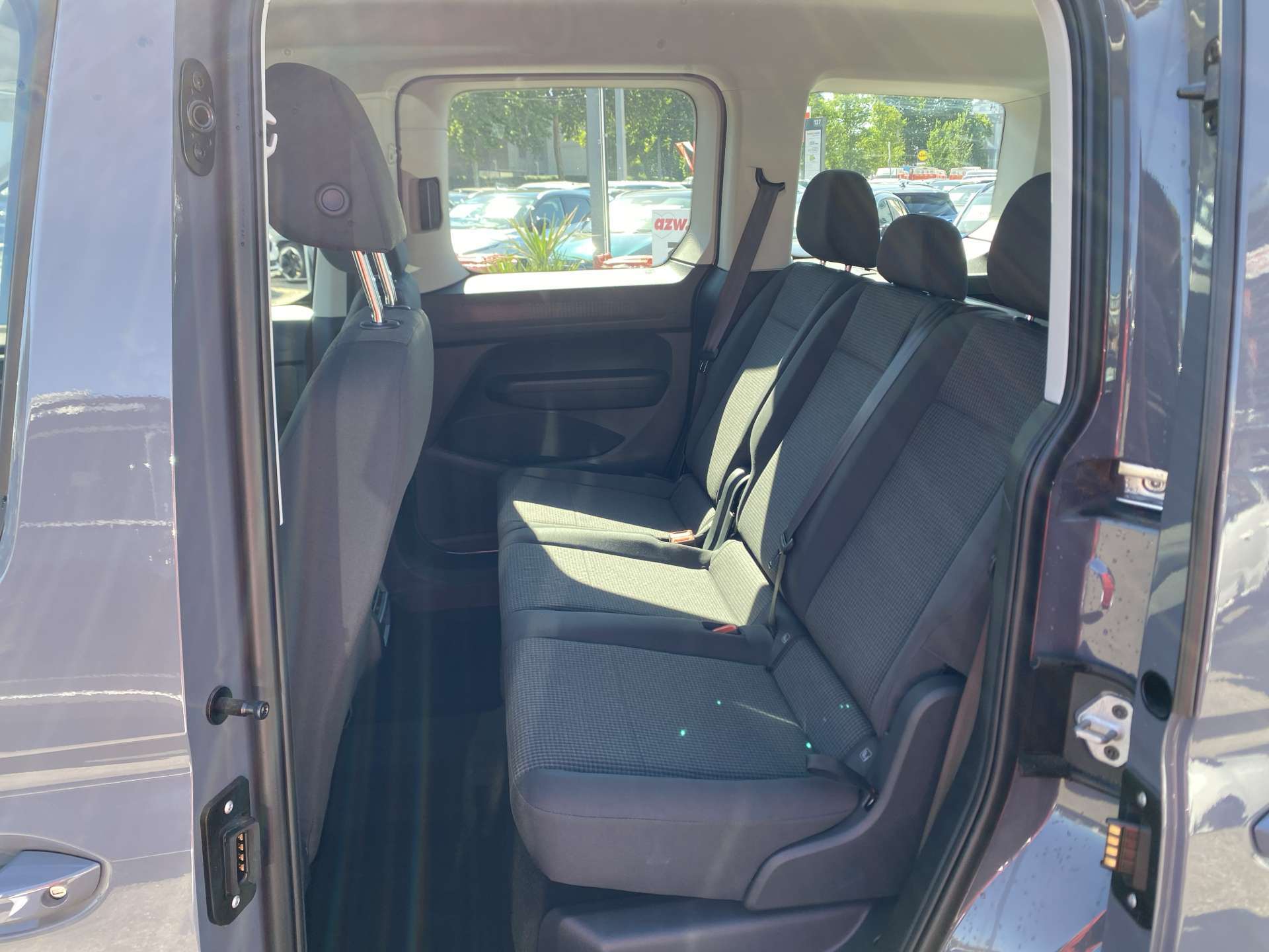 VW Caddy 2.0 TDi Origin DSG-Automat-image-4