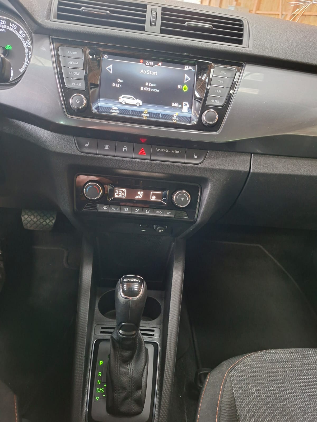 SKODA Fabia Combi 1.0 TSI Ambition-image-12