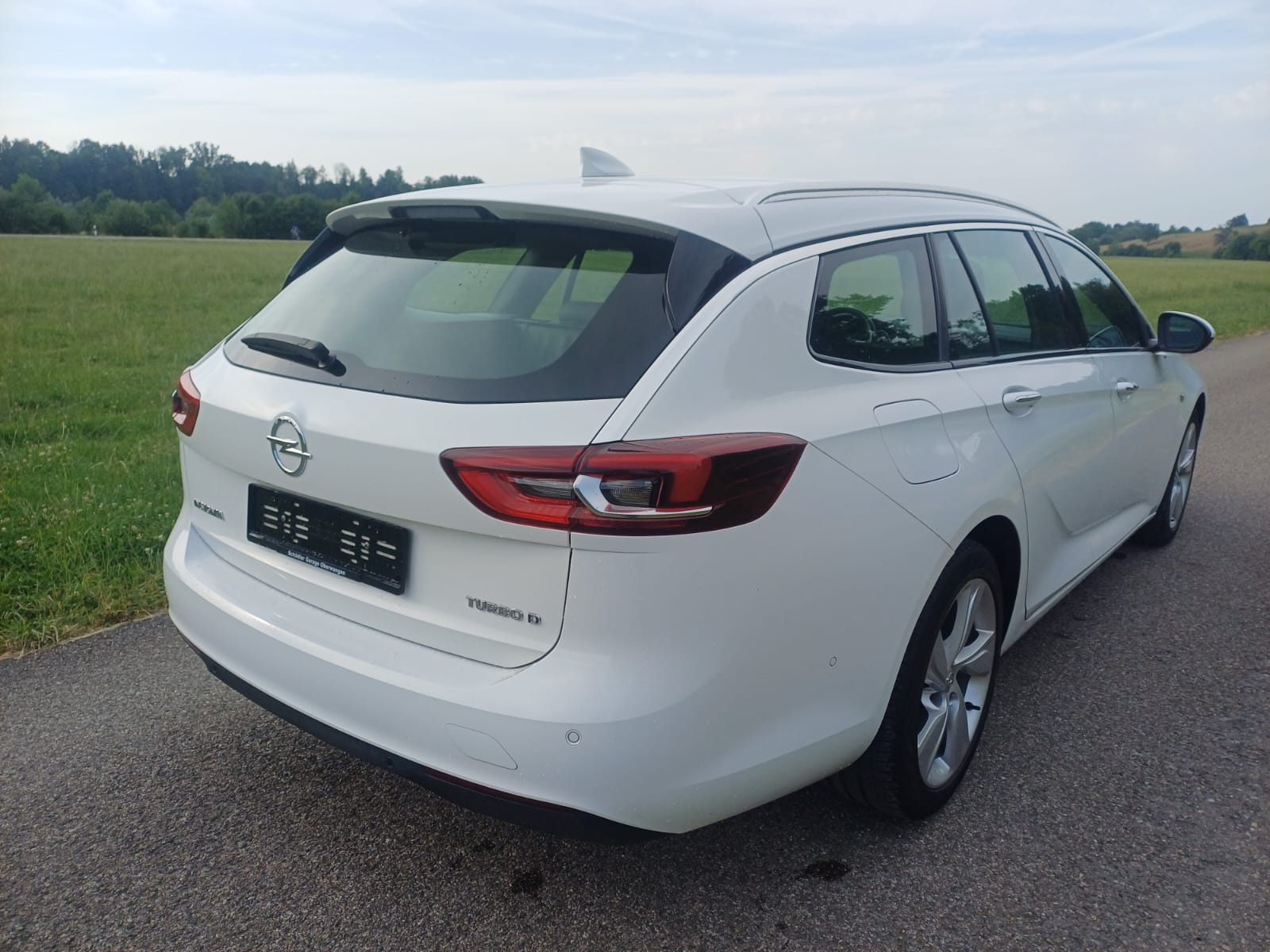 OPEL Insignia 2.0 CDTI SportsTourer Exclusive Automatic-image-2