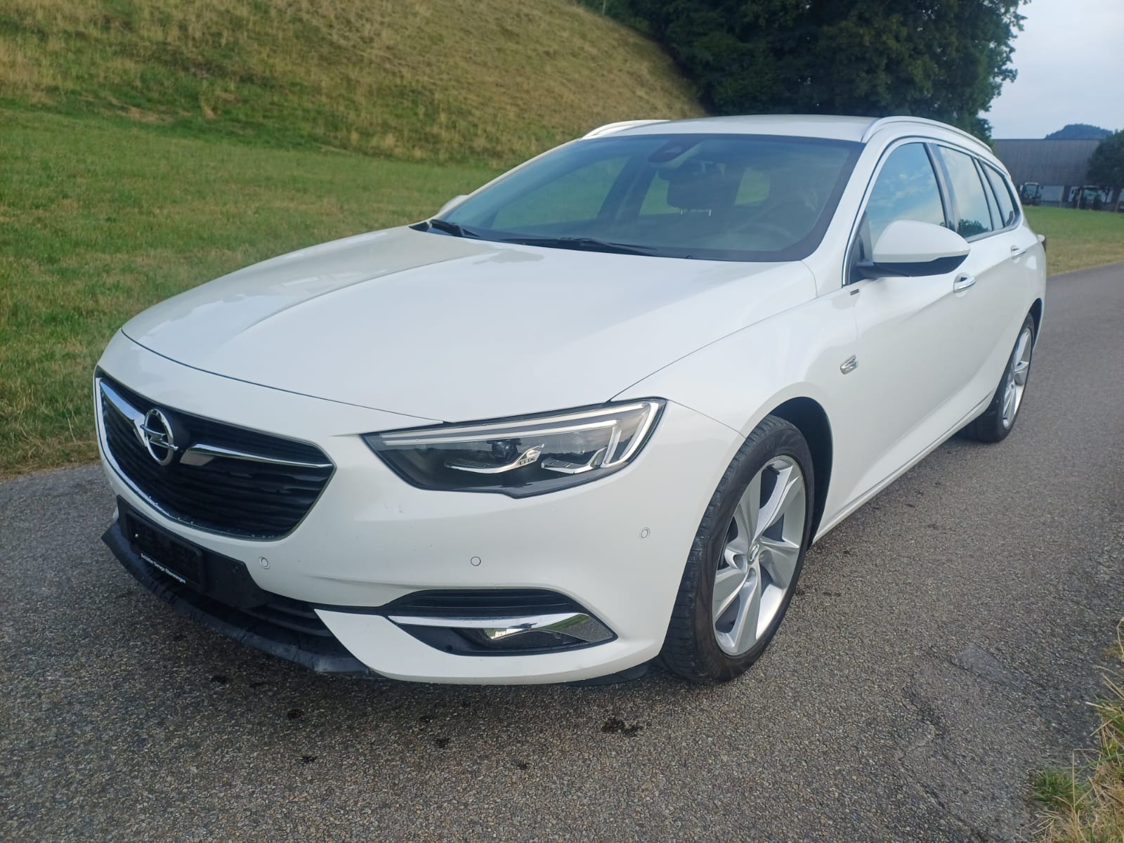 OPEL Insignia 2.0 CDTI SportsTourer Exclusive Automatic-image-0