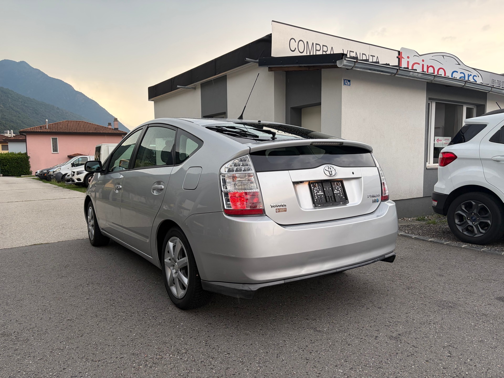 TOYOTA Prius 1.5 16V Hybrid Limited-image-2