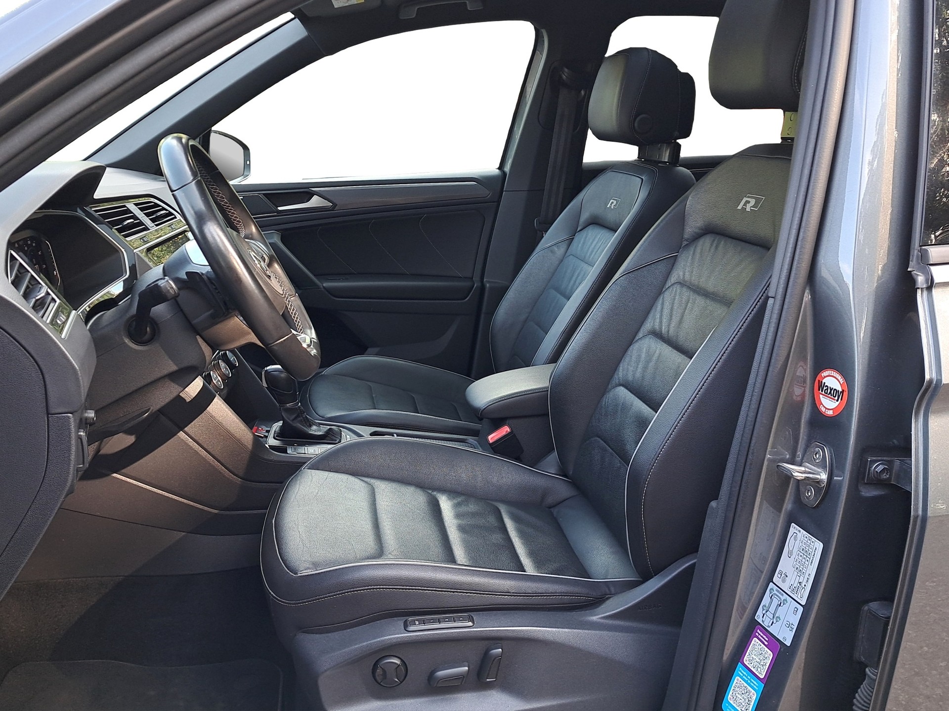 VW Tiguan 2.0TSI R-Line Highline 4Motion DSG *Anhängerkupplung/Panodach*-image-7
