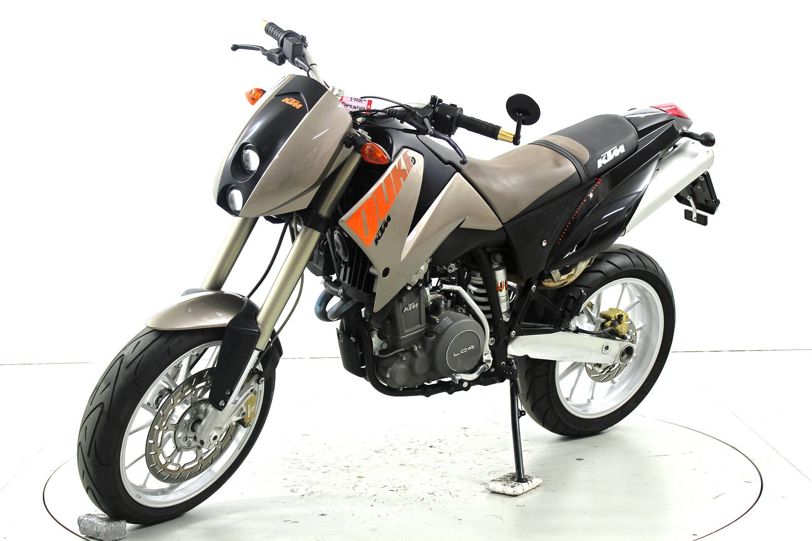 KTM 640 Duke-showroom-element-2