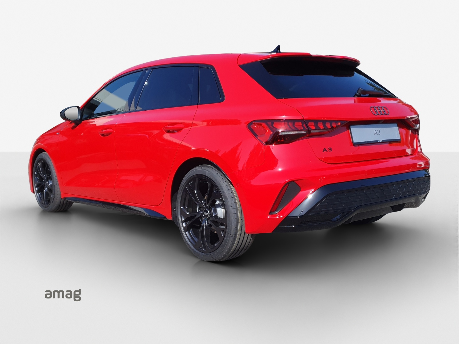 AUDI A3 Sportback TFSI 110 kW S line Attraction S tronic-image-2