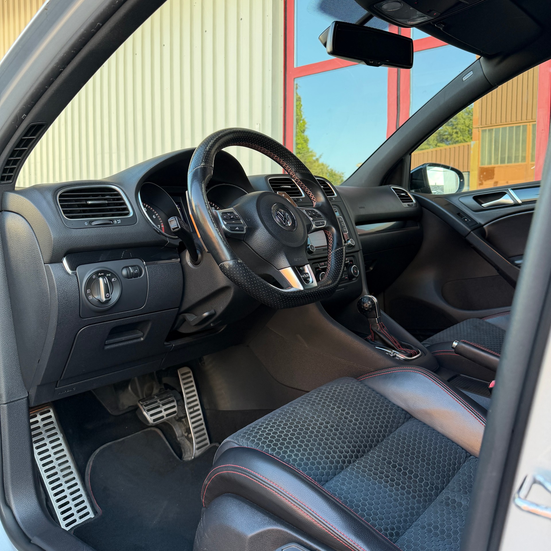 VW Golf 2.0 TSI GTI Edition 35 DSG-image-9