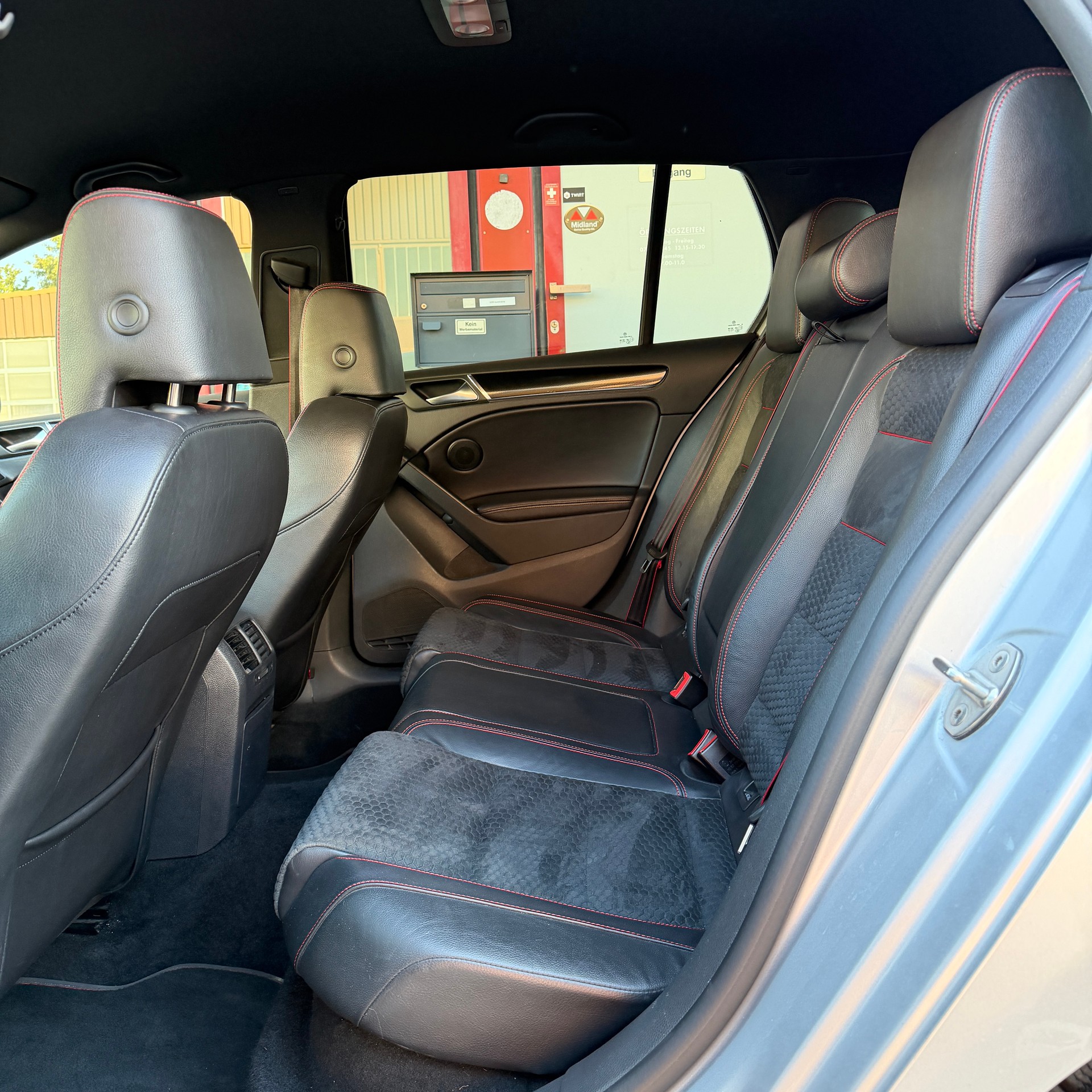 VW Golf 2.0 TSI GTI Edition 35 DSG-image-11