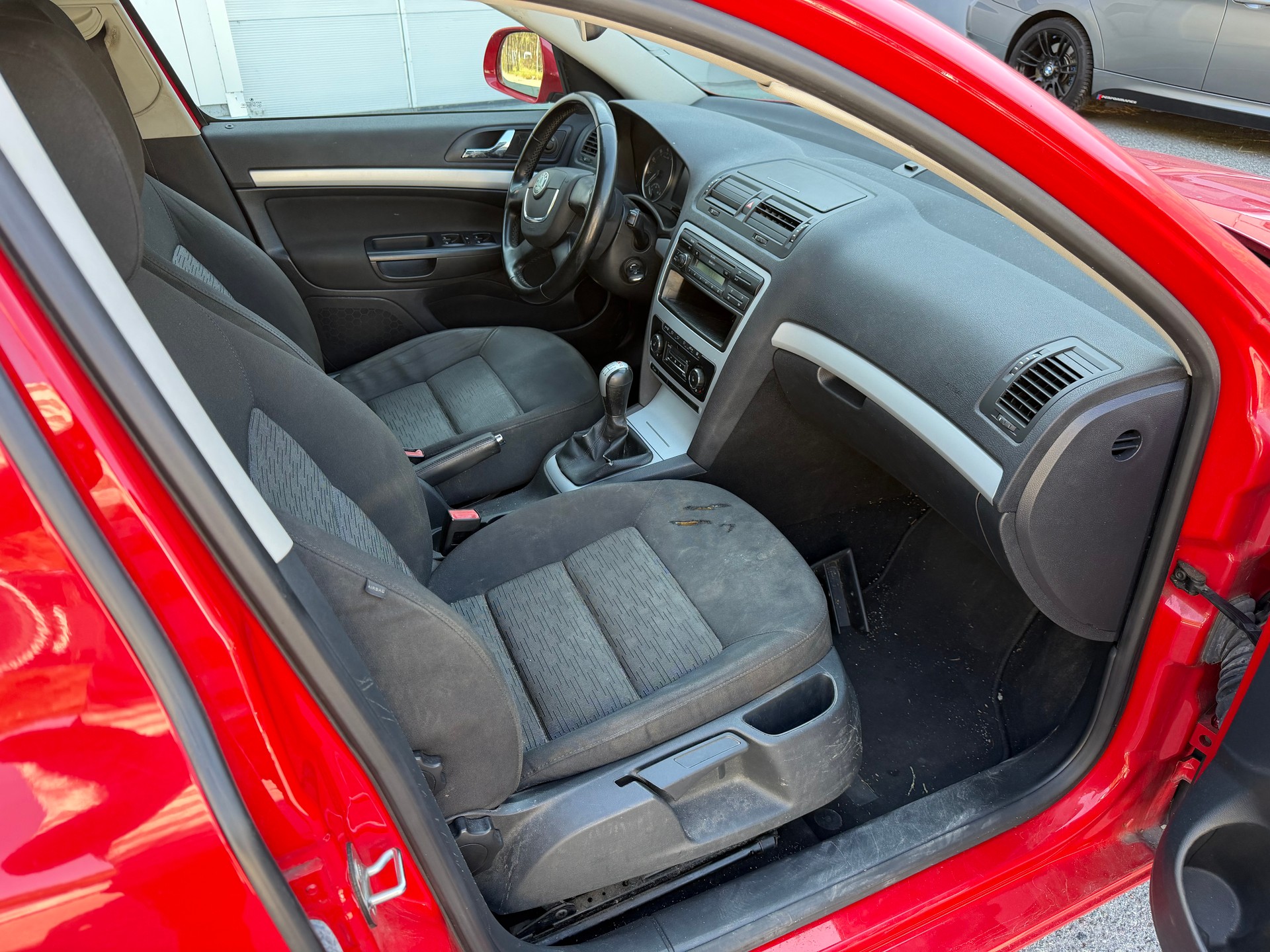 SKODA Octavia Combi 1.8 TSI Stöckli 4x4-image-8