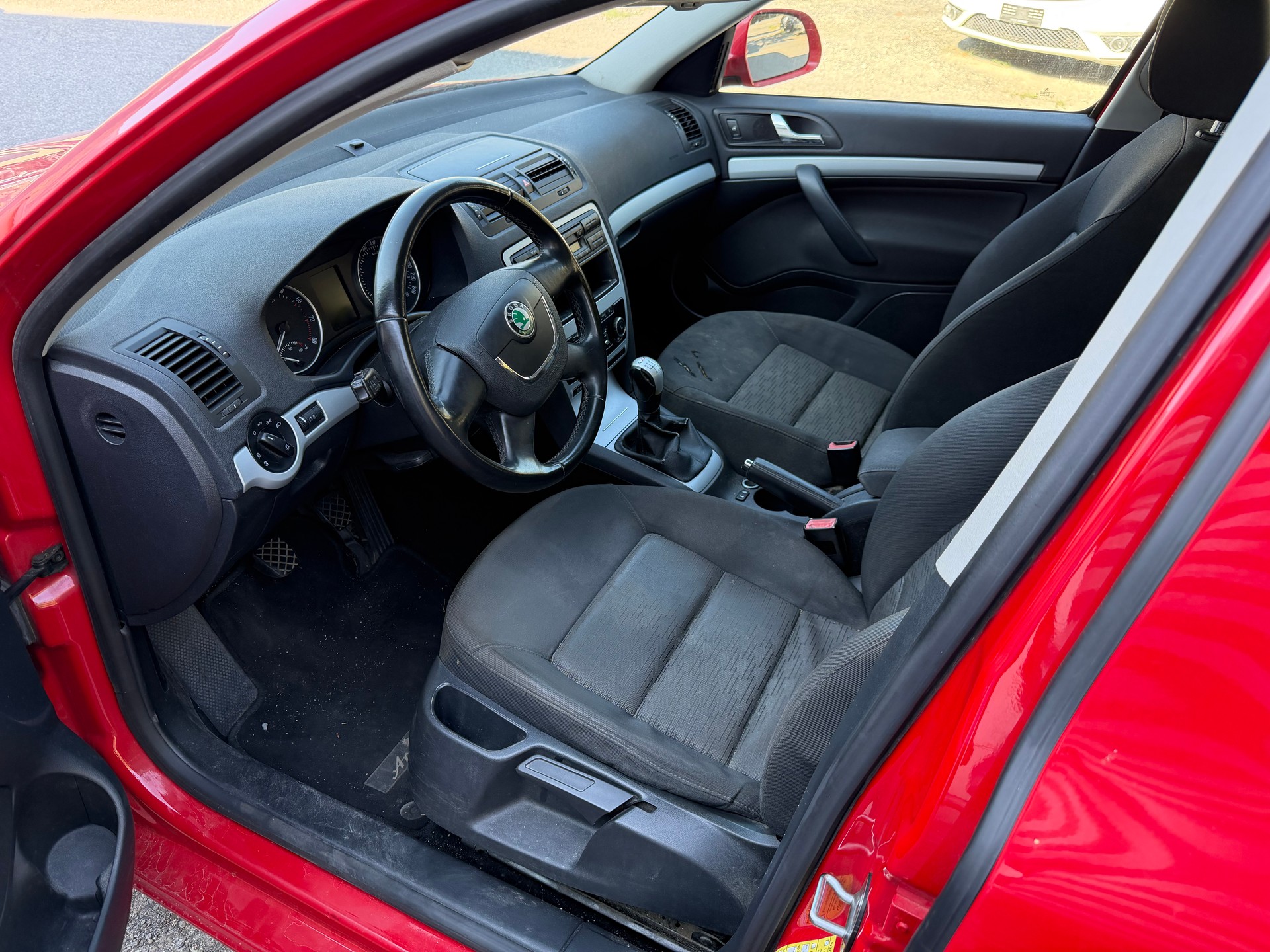 SKODA Octavia Combi 1.8 TSI Stöckli 4x4-image-7