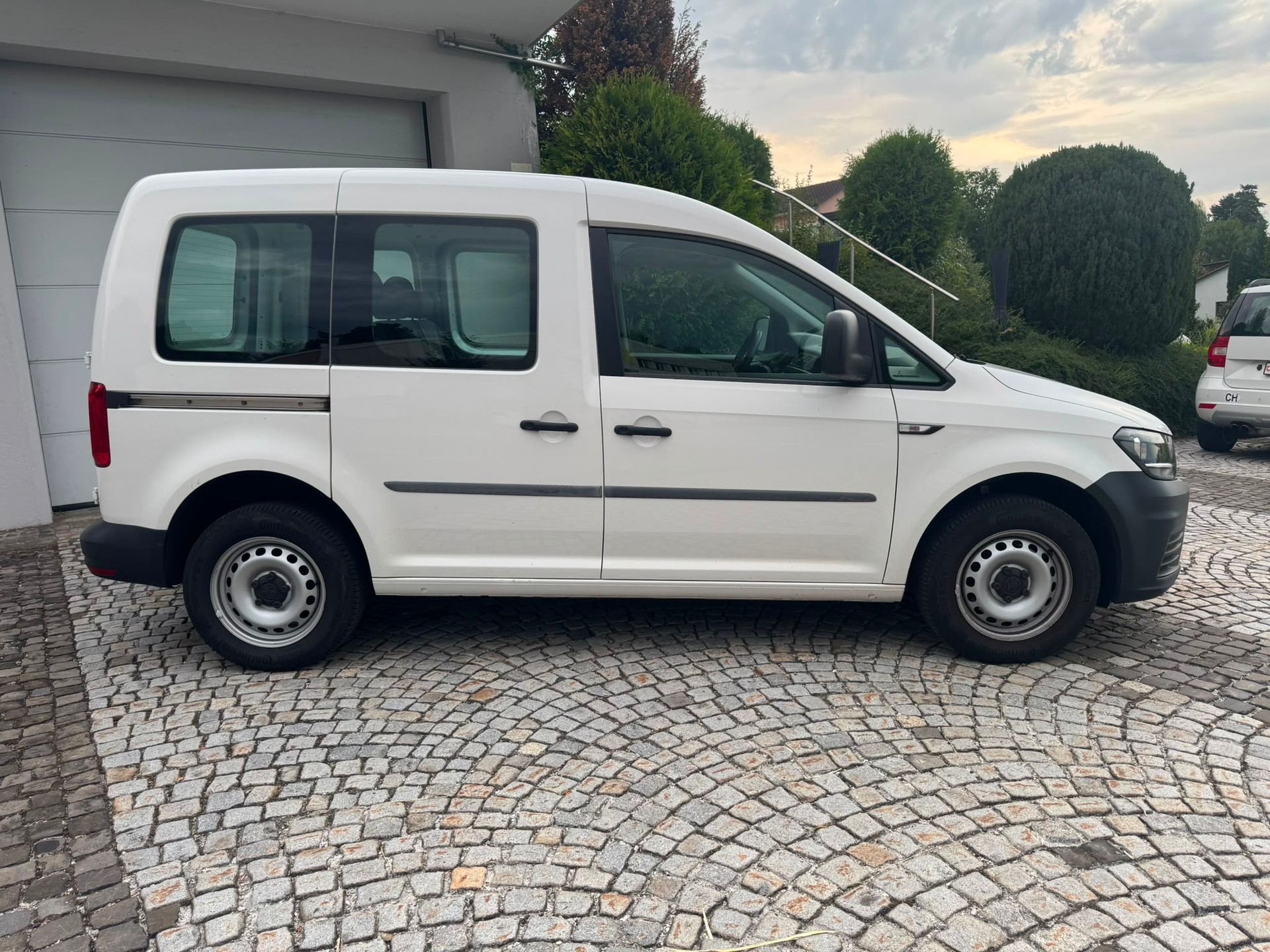 VW Caddy 1.2 TSI Trendline-image-8