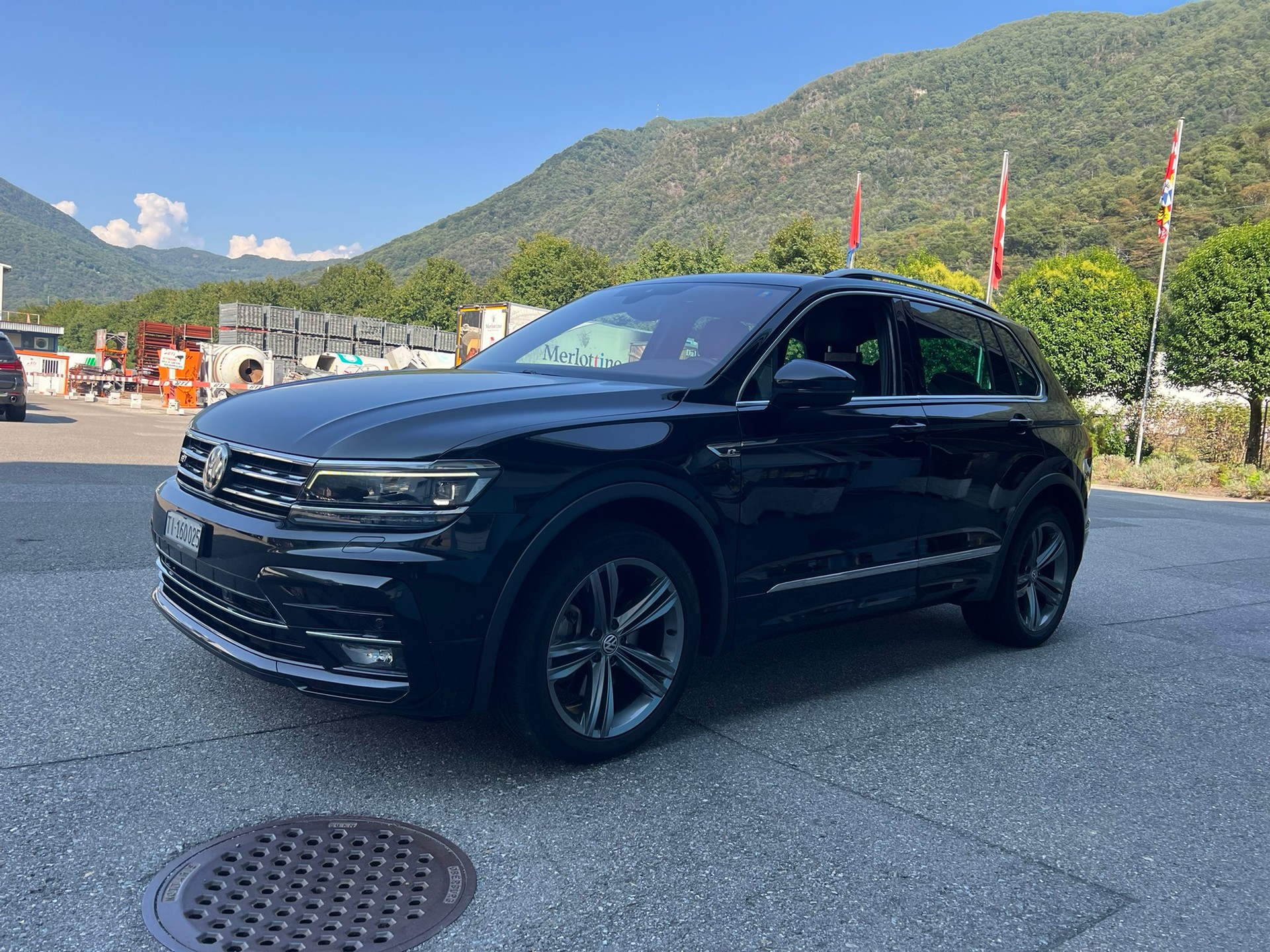 VW Tiguan 2.0 TDI R-LINE 4Motion DSG-image-1